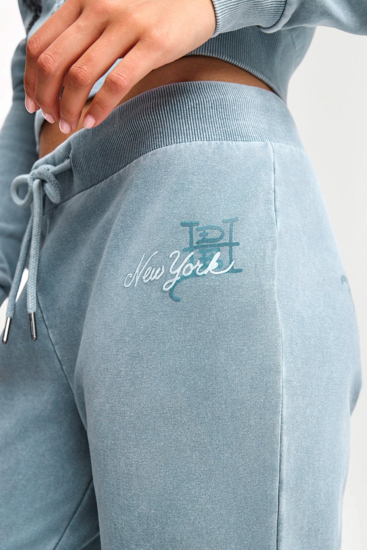 Cross and Thorns flared sweatpants - Blue Washed