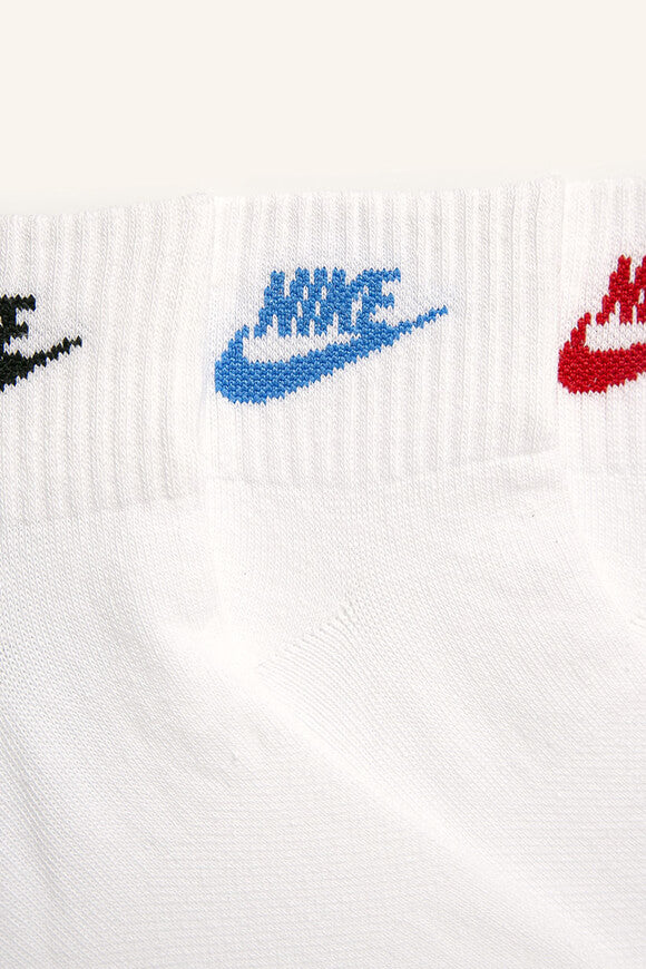 Three-pack of socks - white