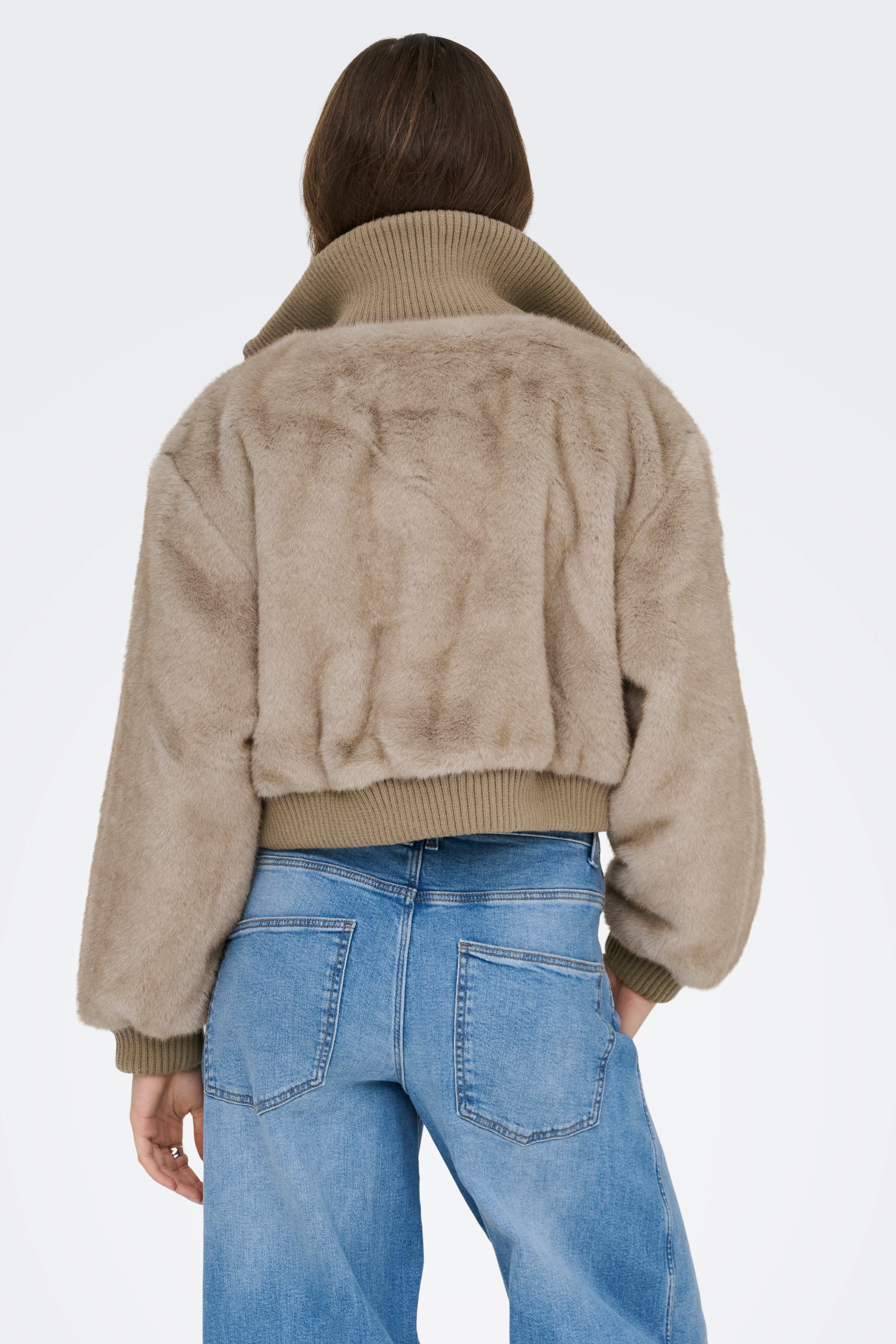 ONLWICKI Short faux fur jacket - String