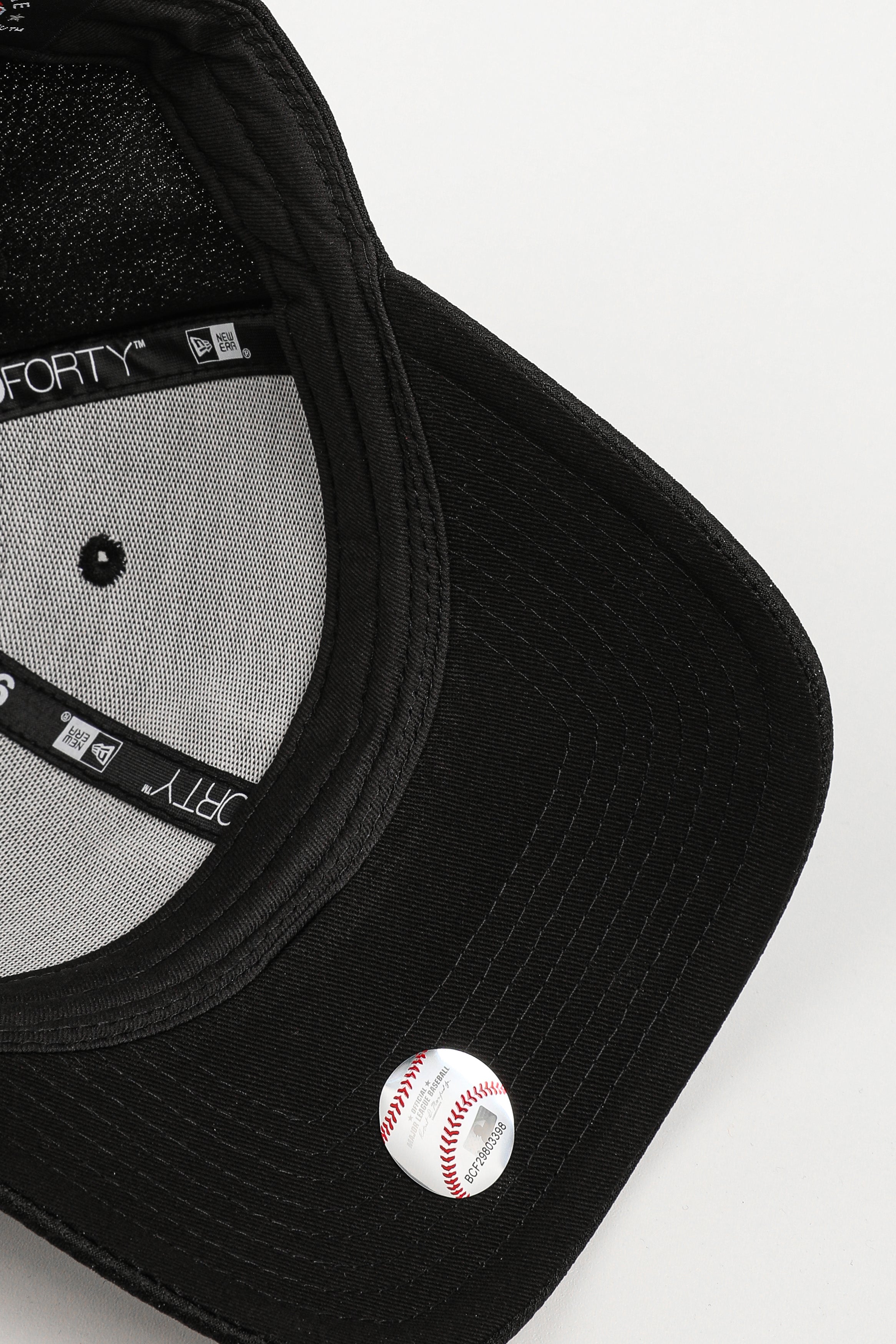9Forty Cap / Strapback - Black + White