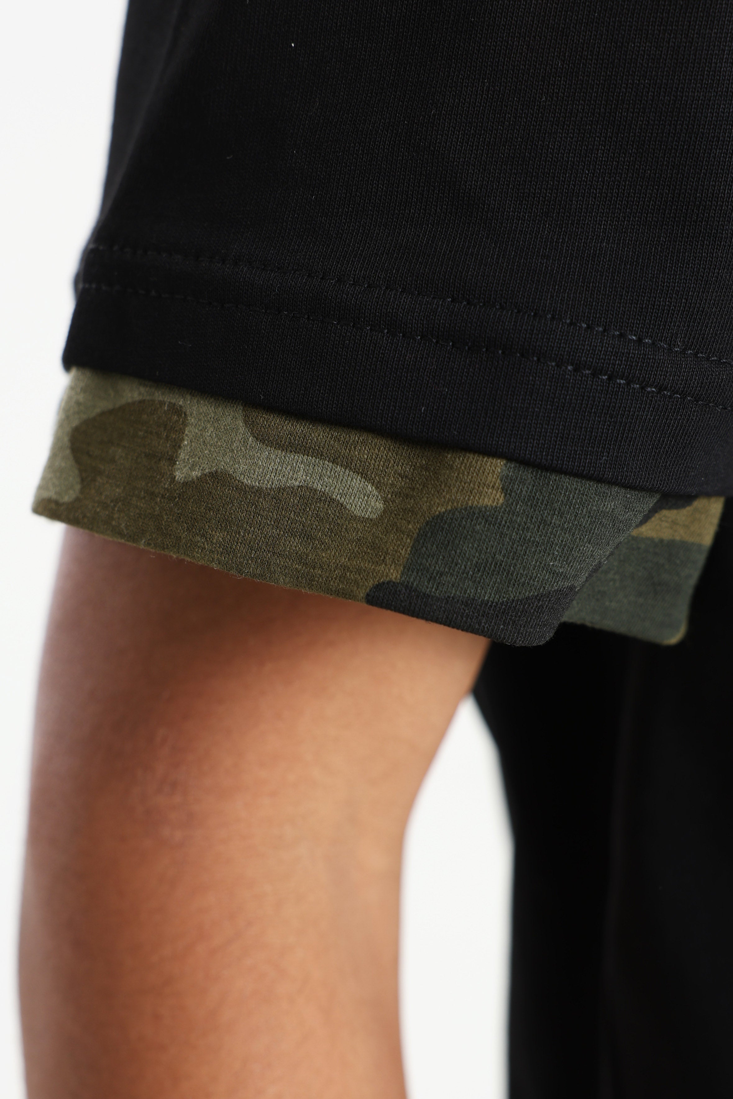 T-Shirt - Schwarz + Grün Camouflage