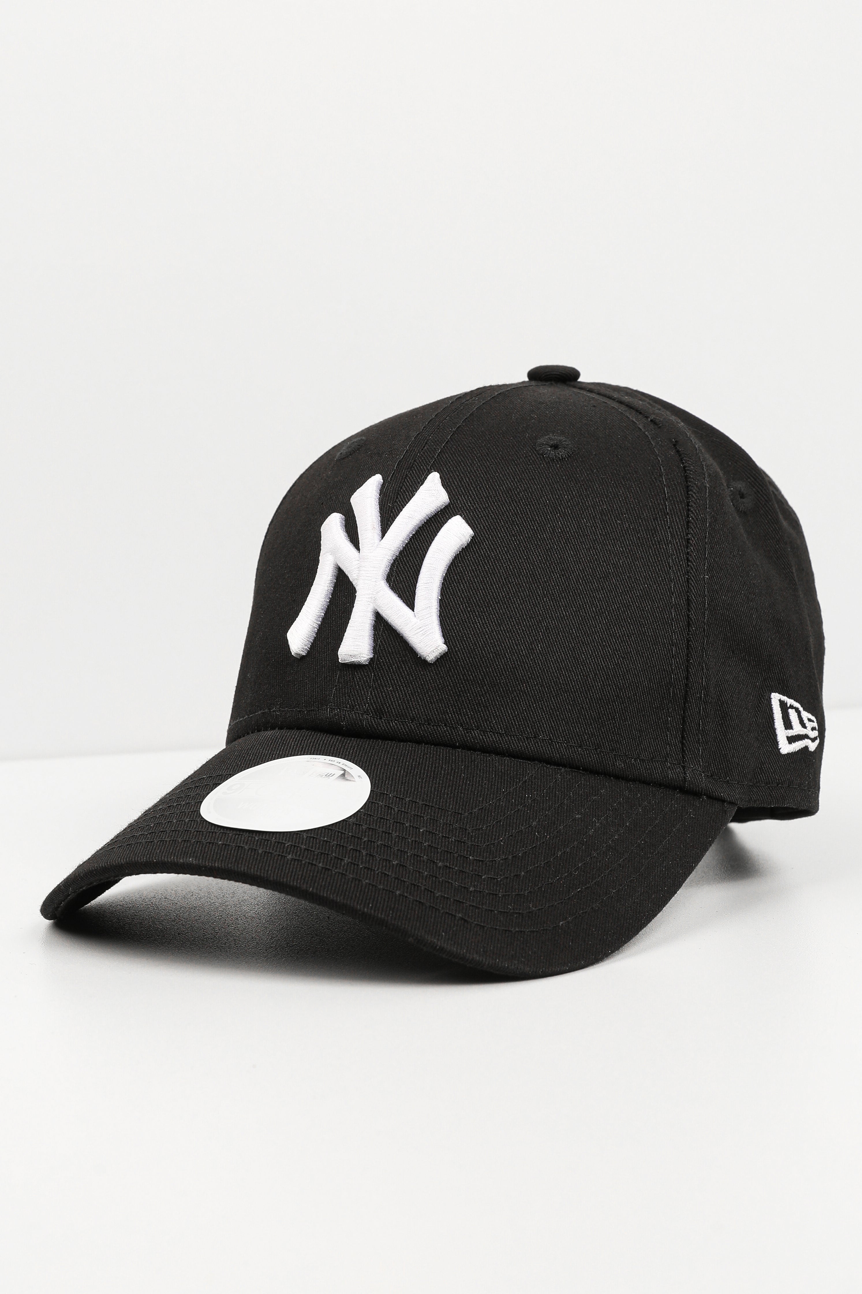 9Forty Cap / Strapback - Noir + Blanc