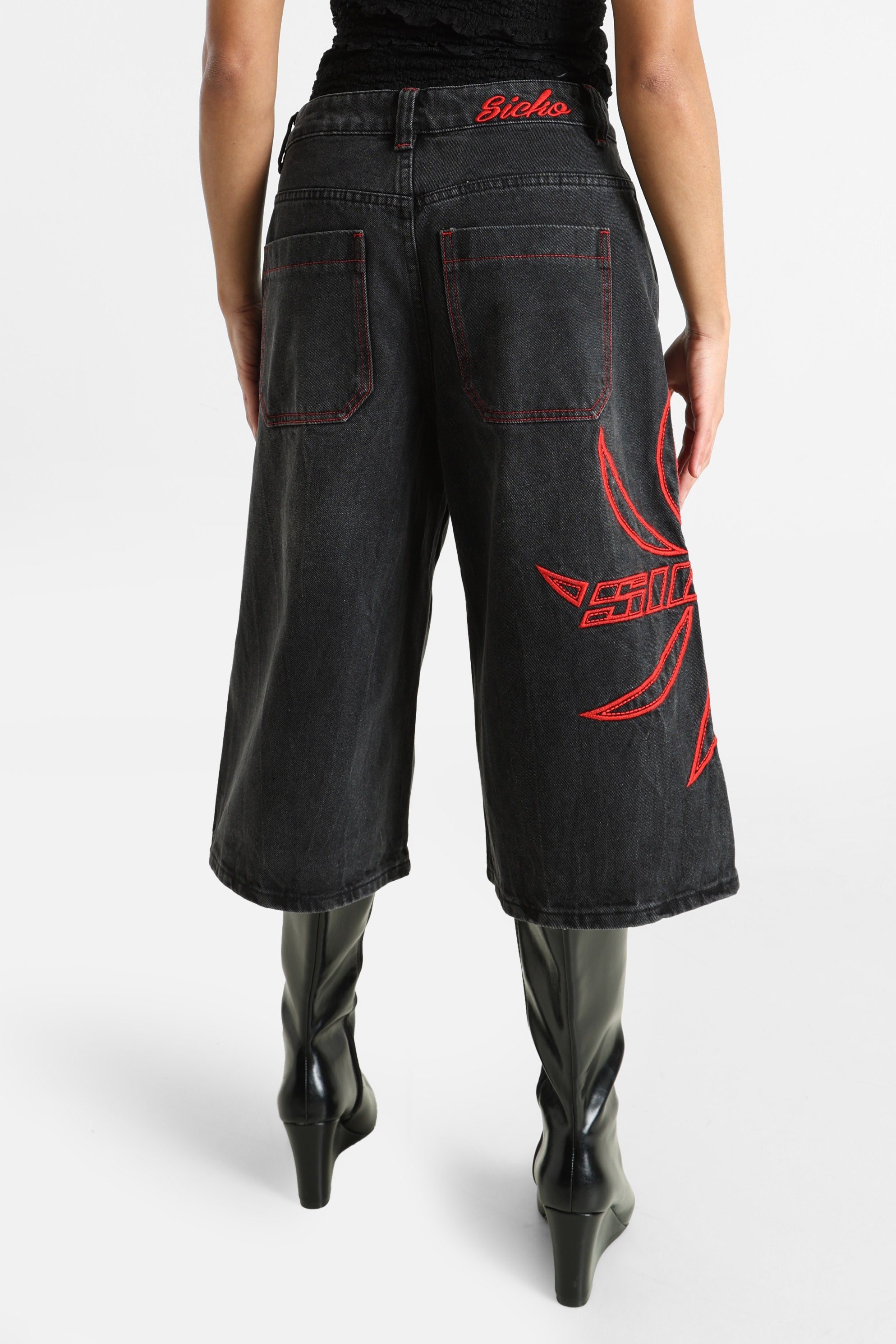 Jeansshorts - Schwarz + Rot