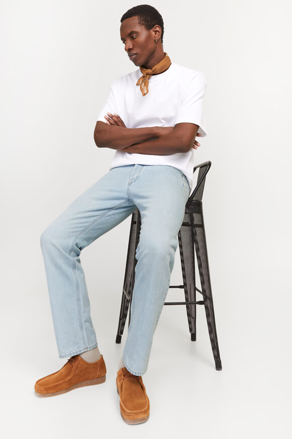 Chris Relaxed Fit Jeans L32 - Light Blue Denim