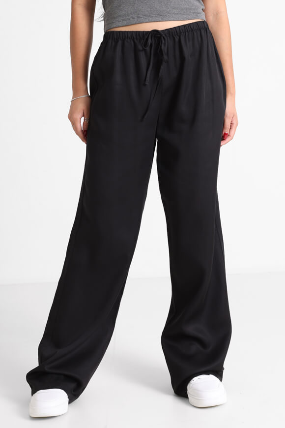 Stoffhose in Satin-Optik - Schwarz