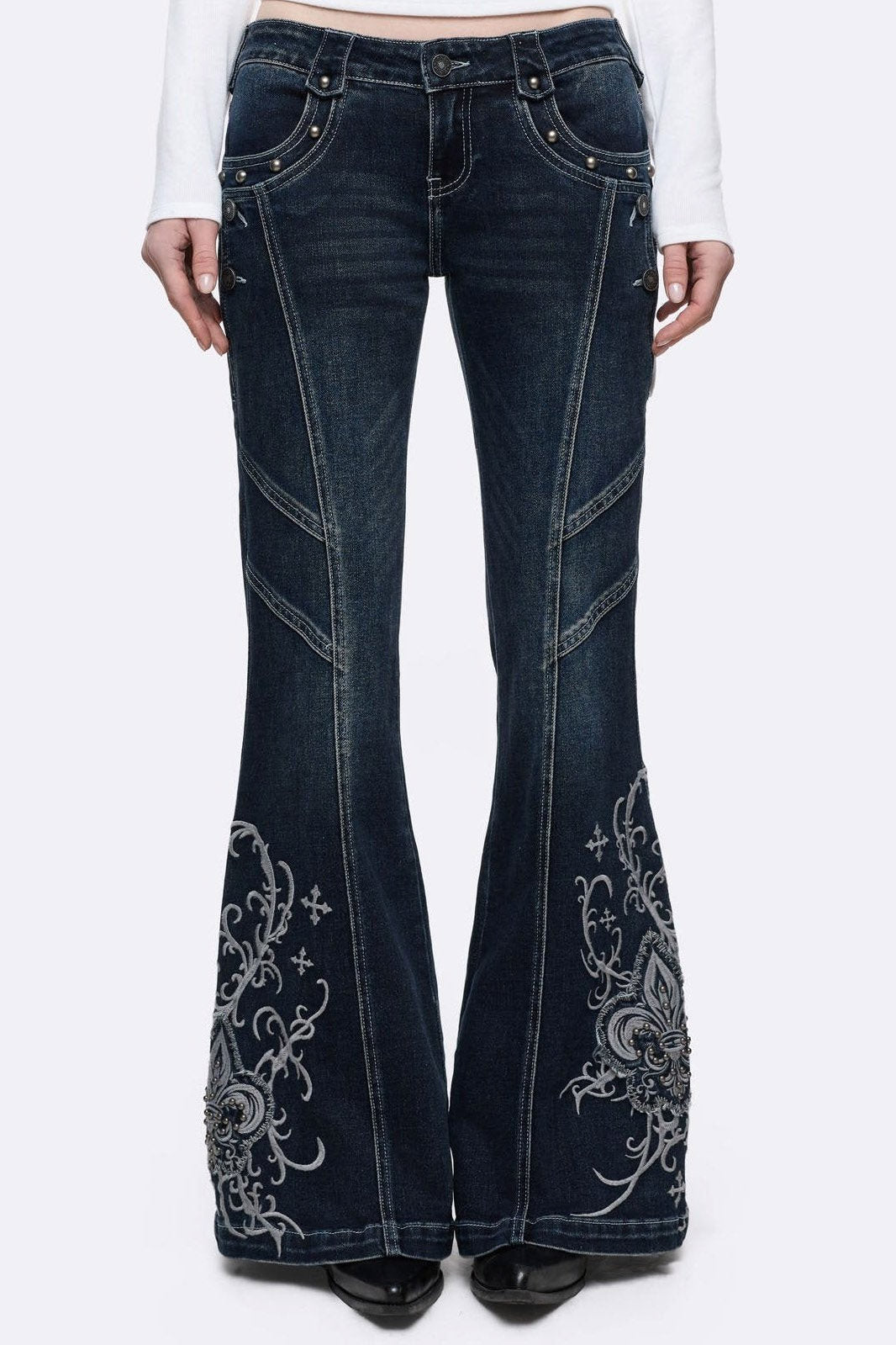 Lis Flare Jeans mit Nieten - Dark Blue Washed
