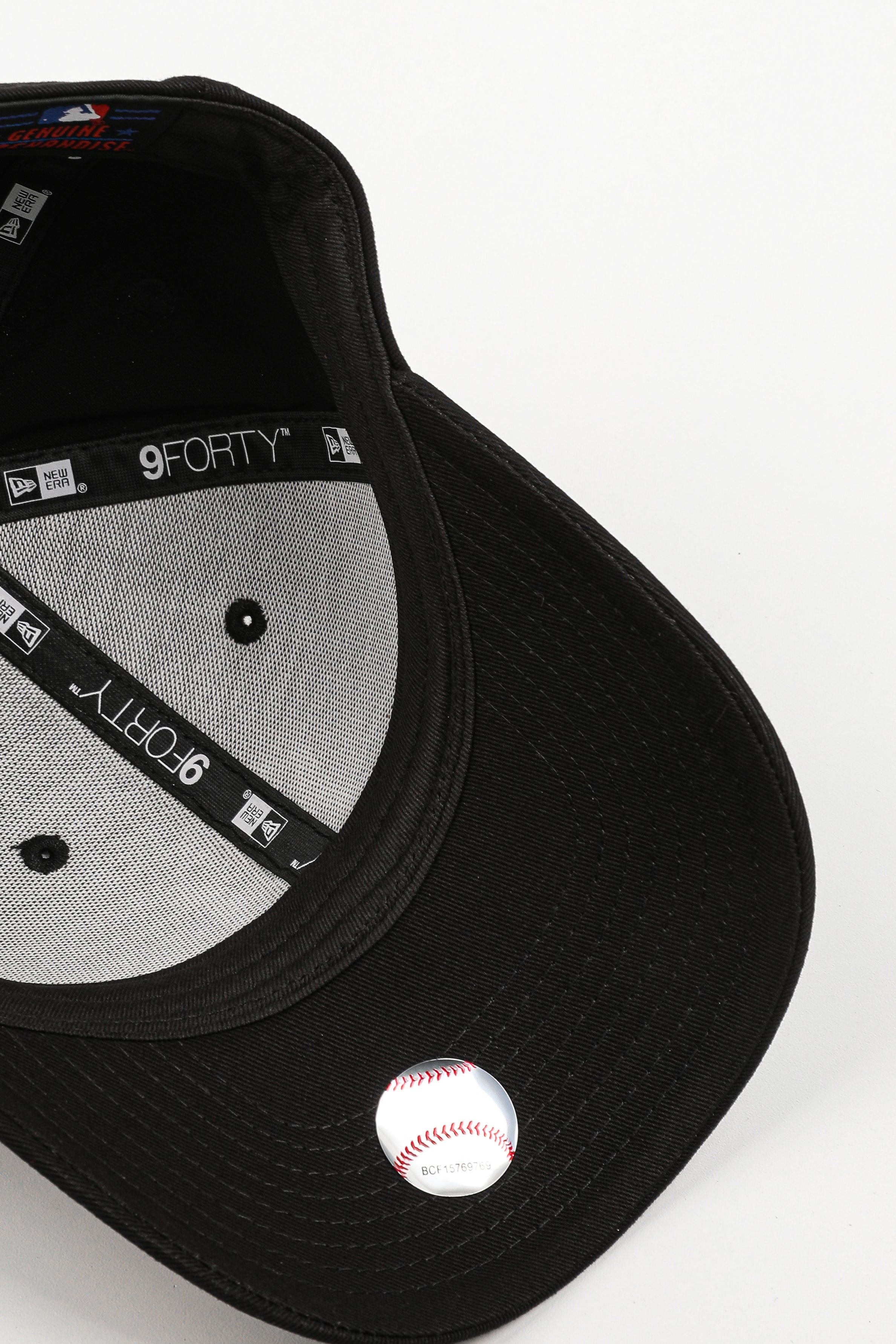 9Forty Cap / Strapback - Nero + Bianco