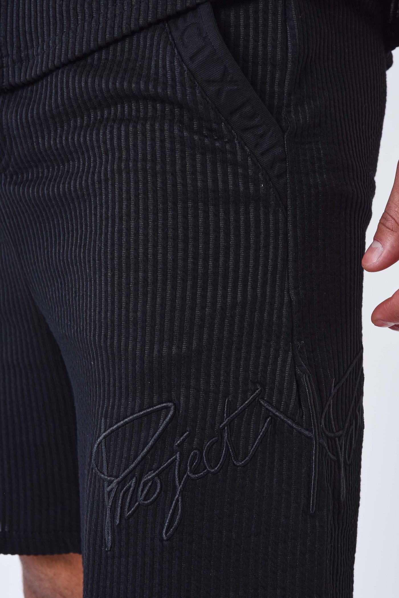 Shorts mit Strukturstoff - Black