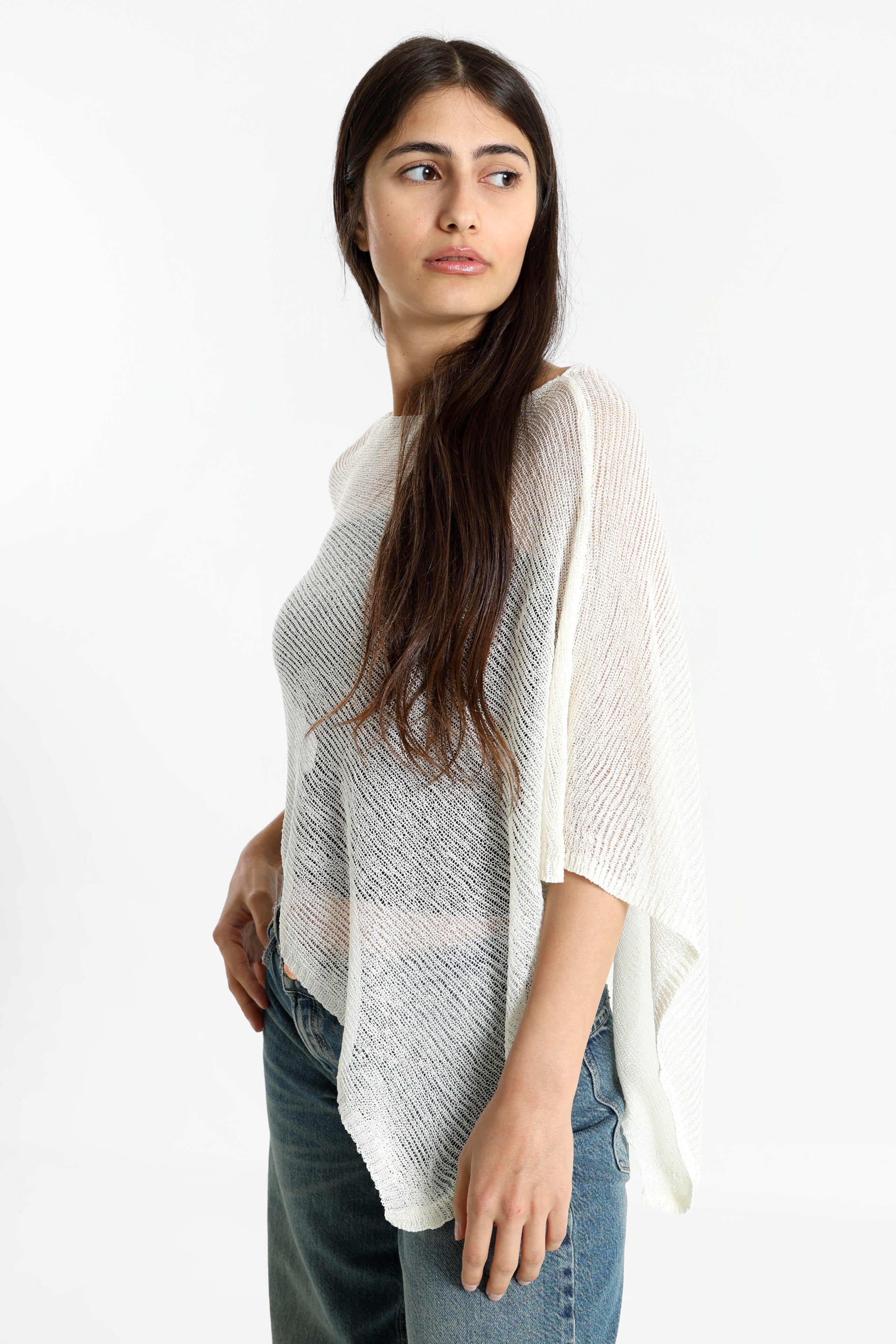 Poncho in maglia fine - Ecru