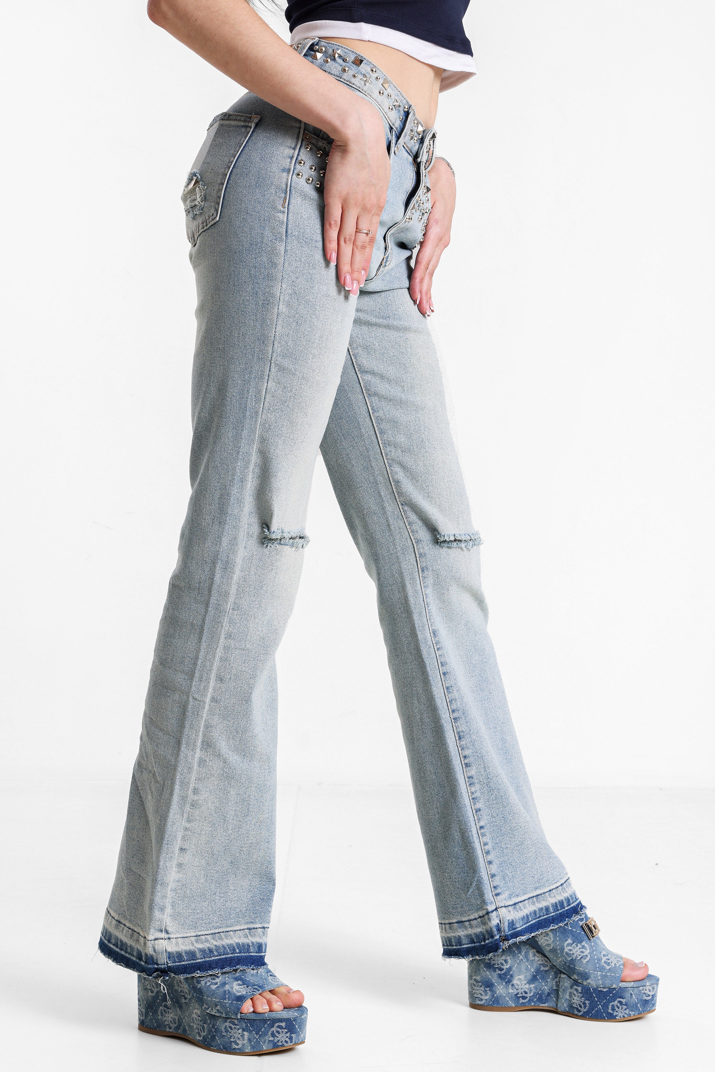 Jeans a zampa con borchie - Light Blue Washed