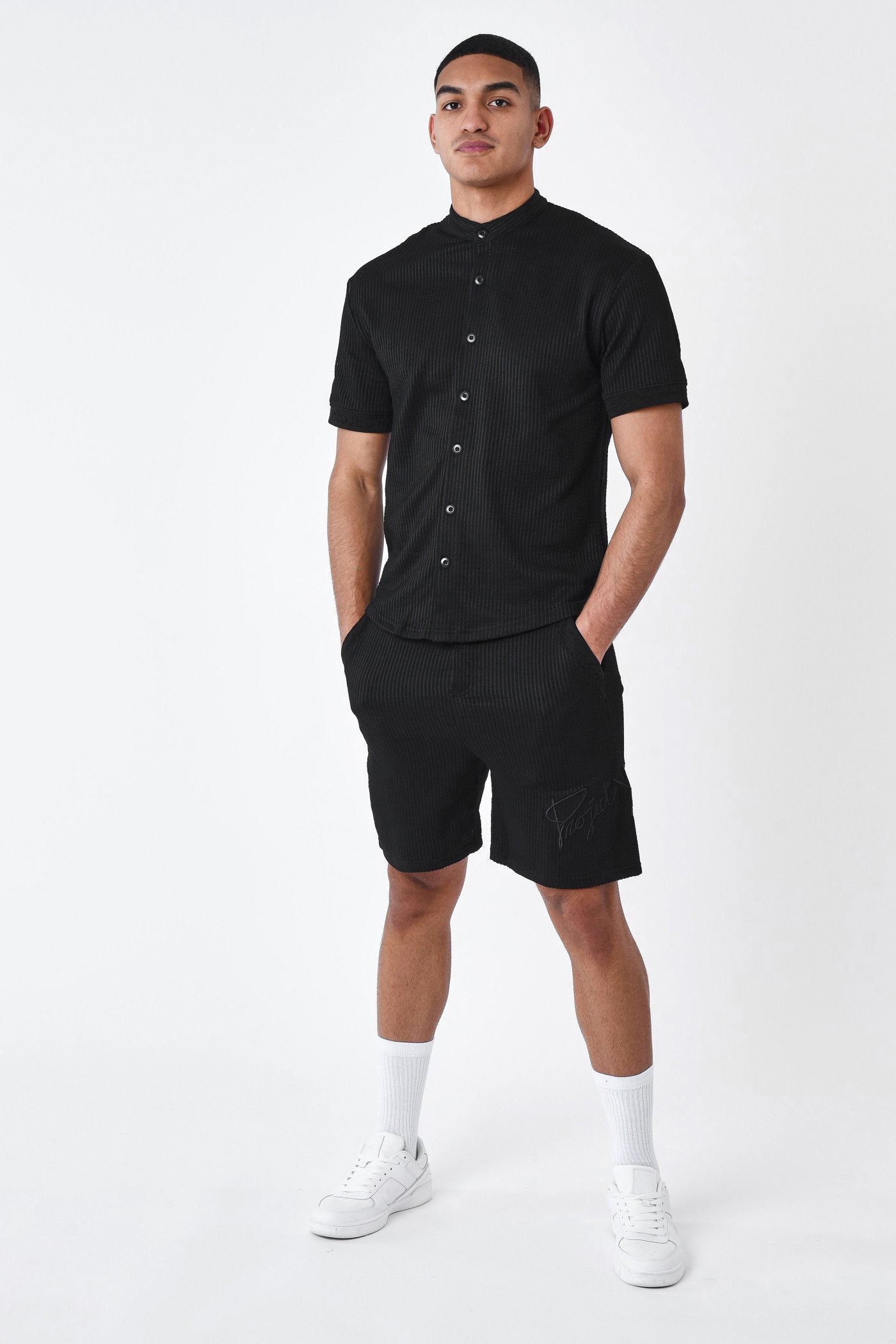 Shorts mit Strukturstoff - Black