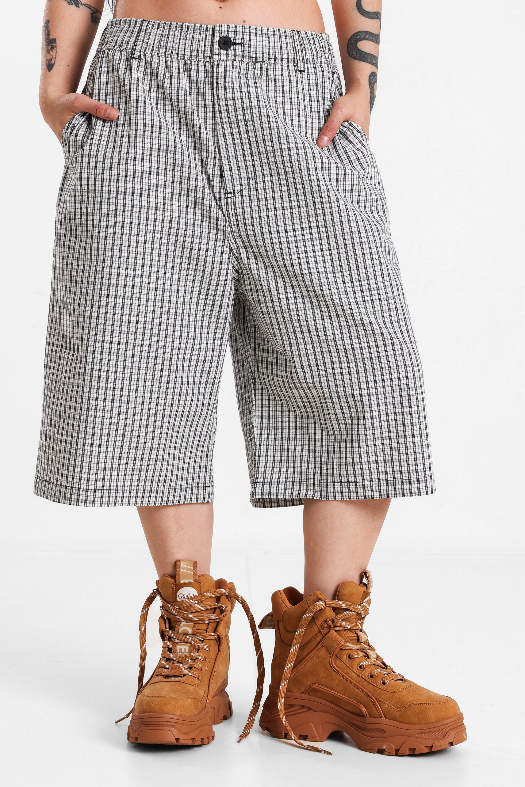 Stoffbermuda - Schwarz + Weiss