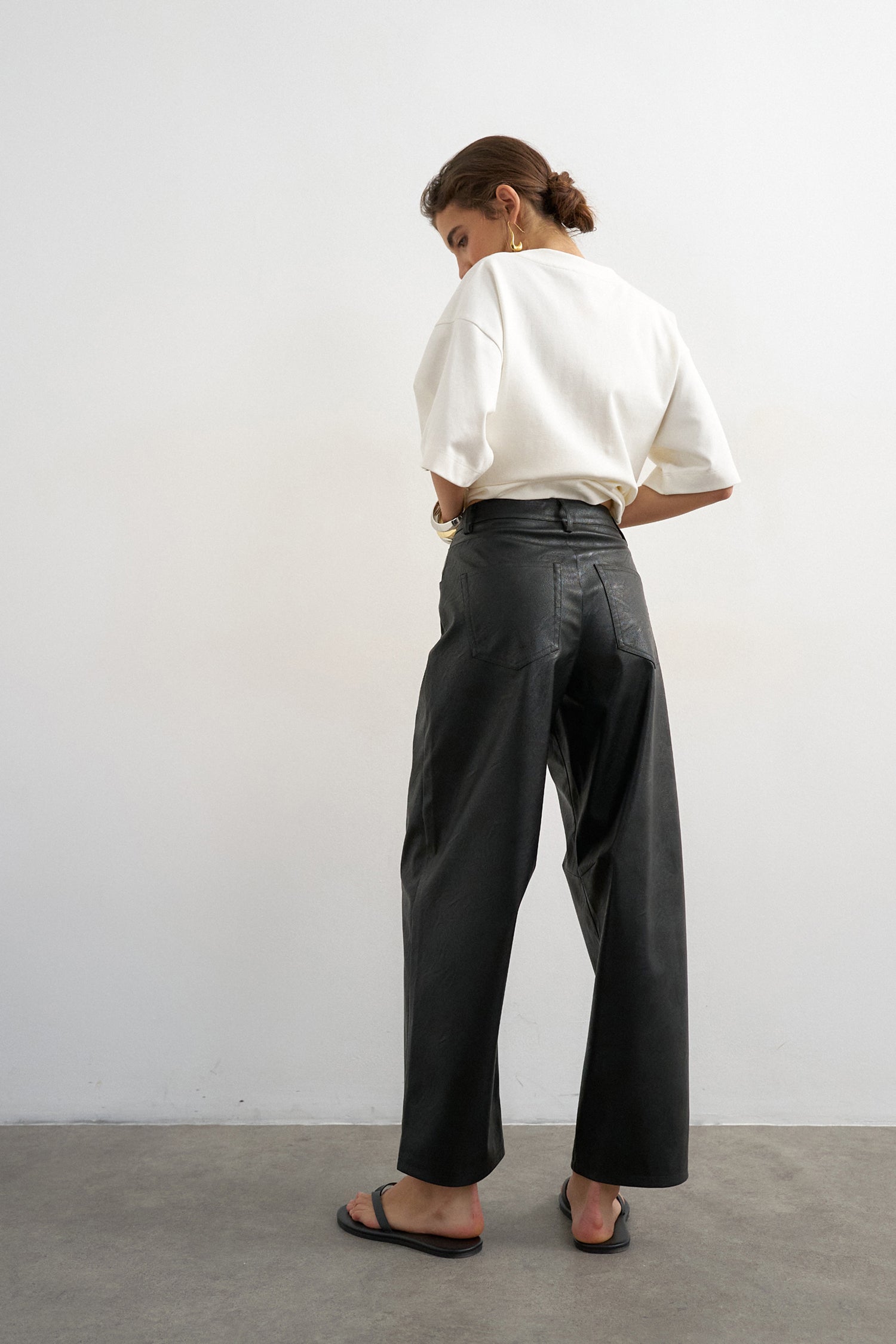 TSTALLA pantalon barrel fit en similicuir - Black