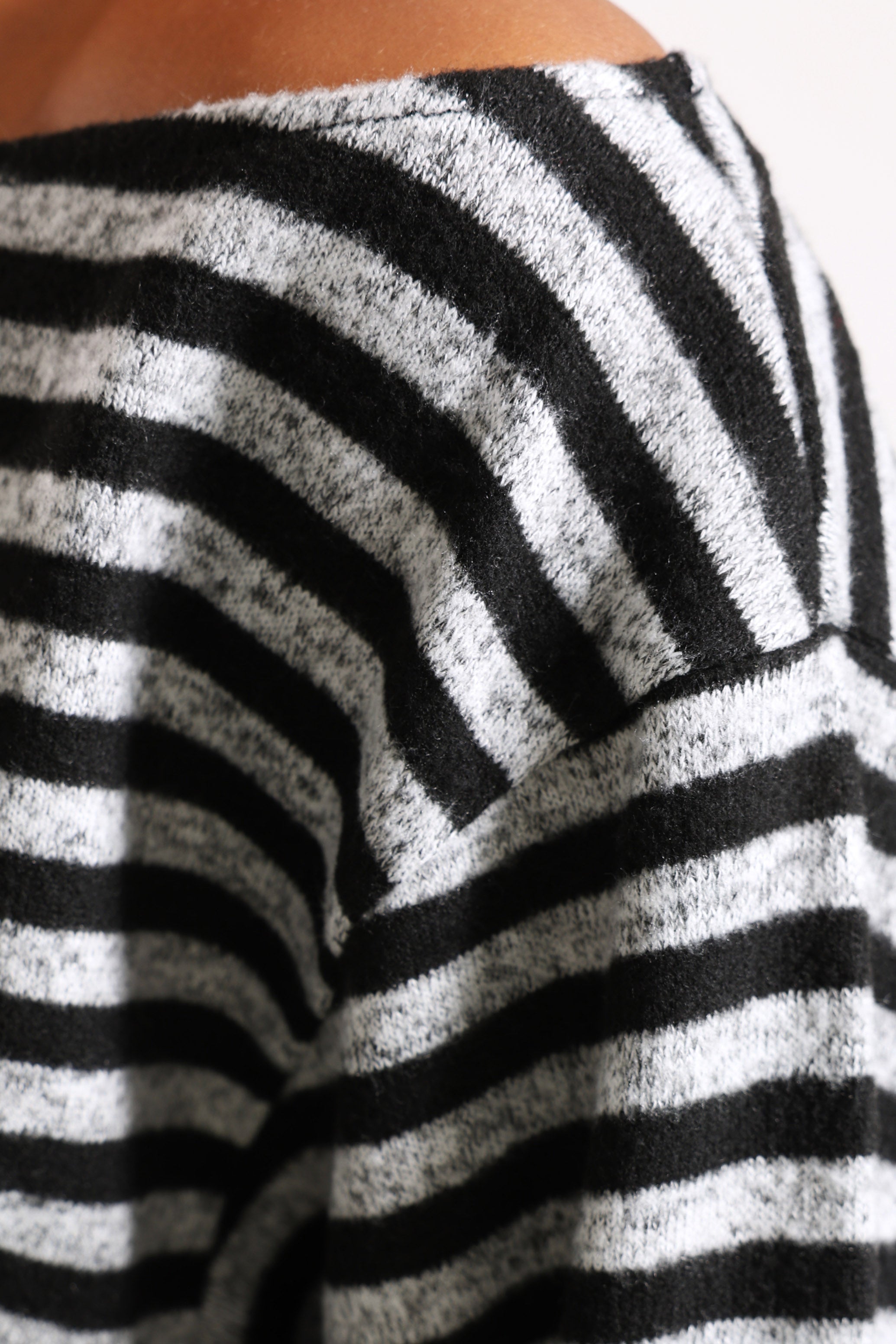 Off Shoulder Strickpullover - Schwarz + Grau meliert