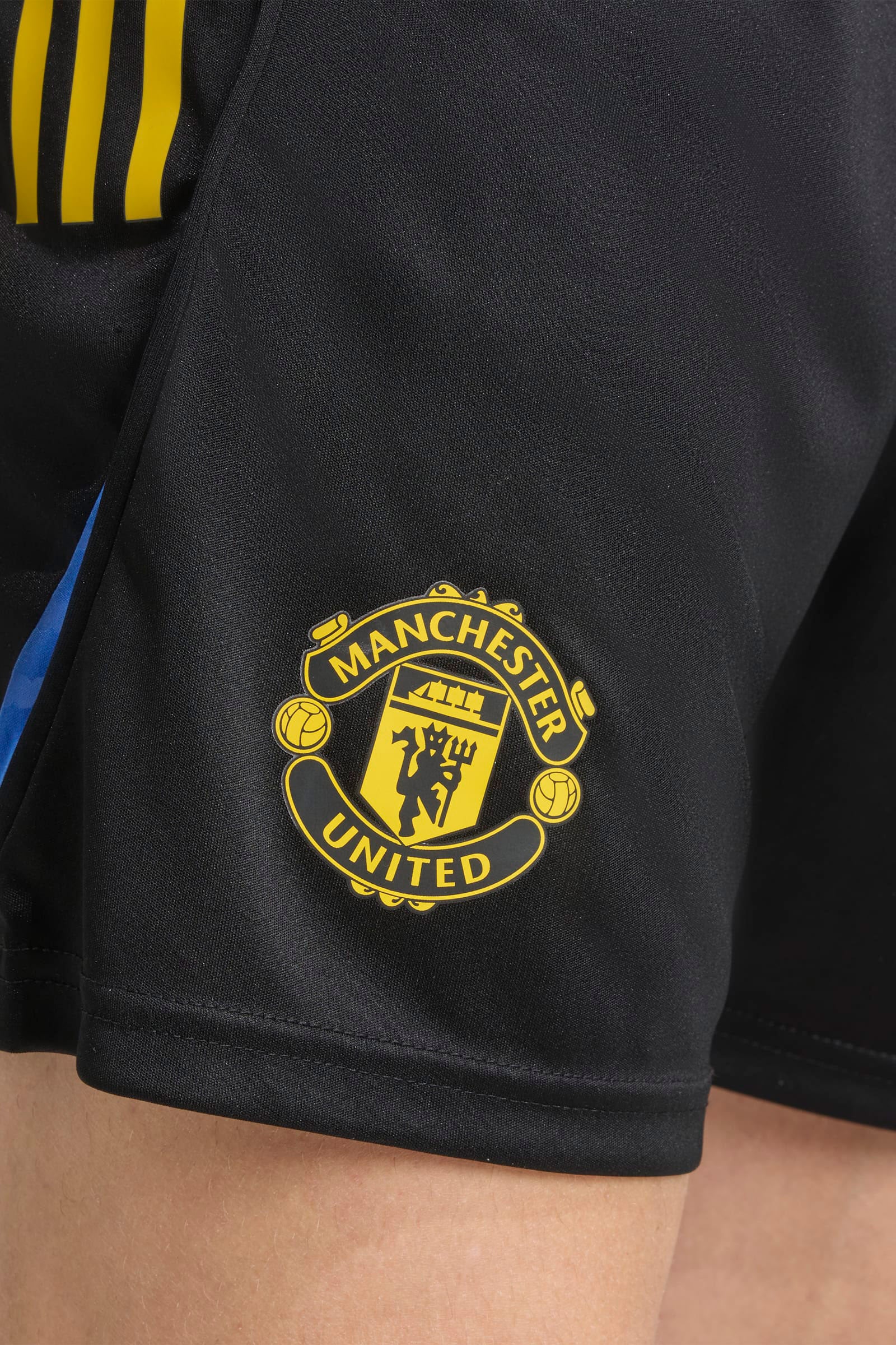 Manchester United short de survêtement - Black + Tribe Yellow