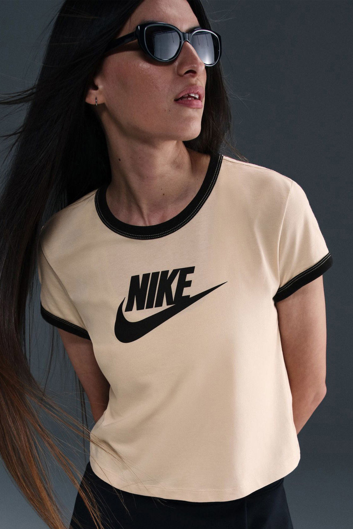 T-shirt corta con bordi a contrasto - Sanddrift