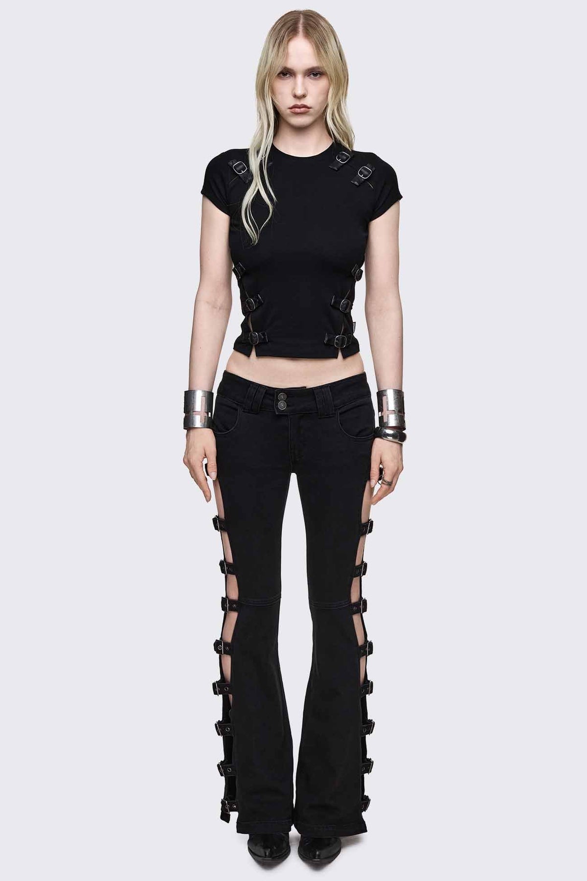 Oblivion Buckle Cut Out cropped t-shirt - Black