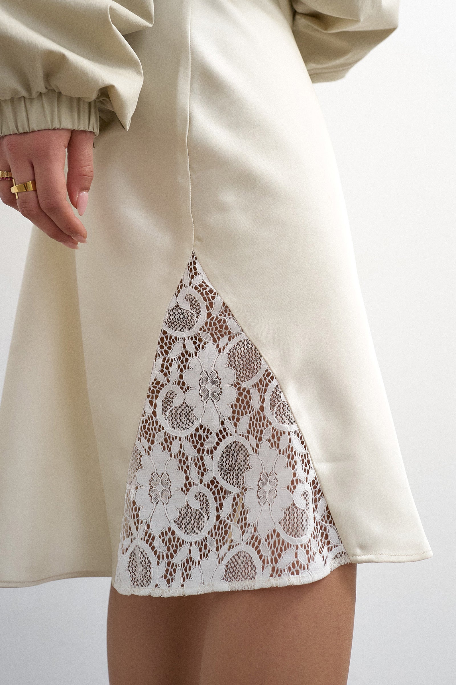 TSNINA Satin Midirock - Pearled Ivory