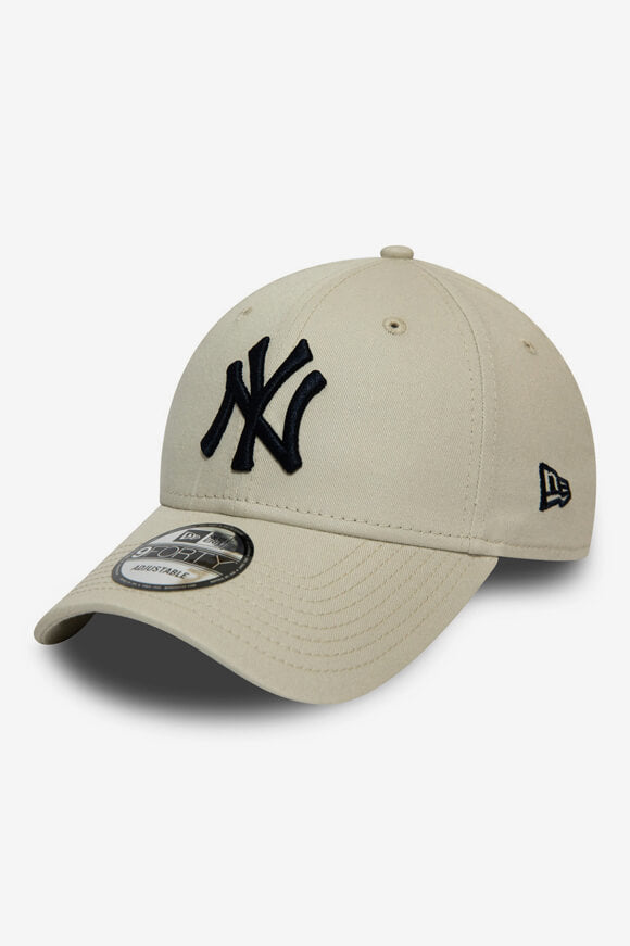 9Forty Cap / Strapback - Stone + Black