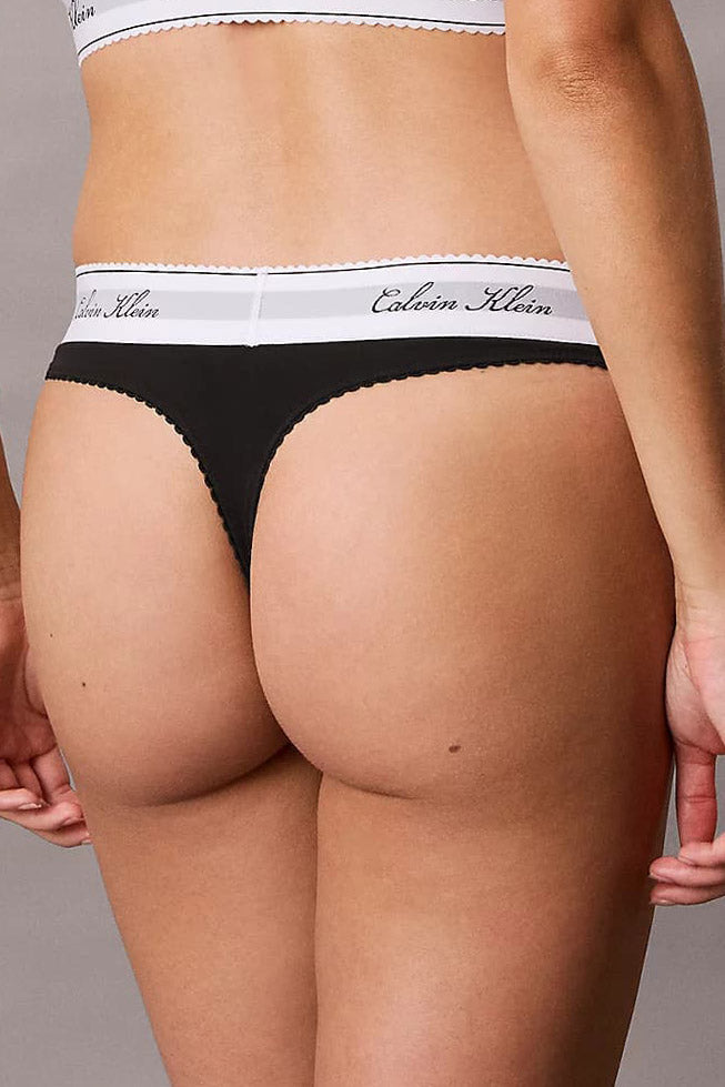 String - Black