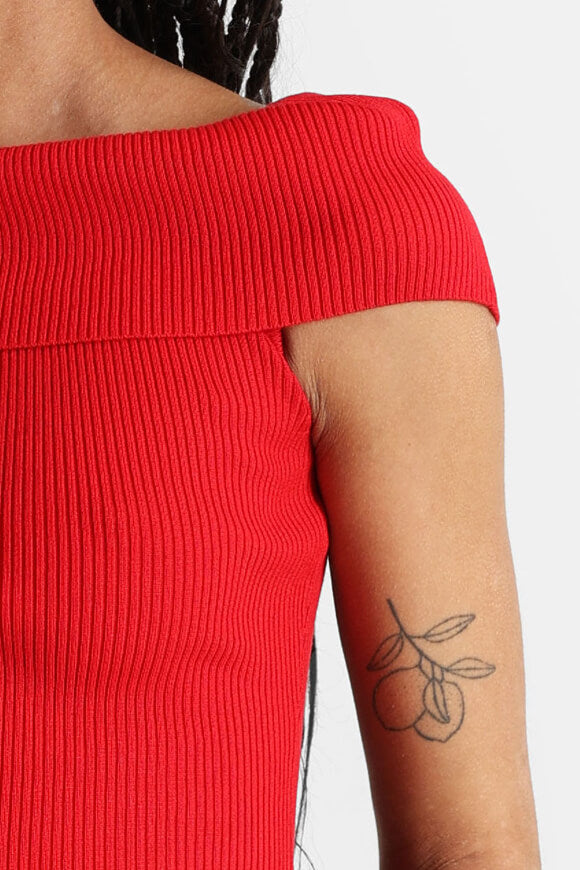Ribbed off-shoulder crop knit top - red