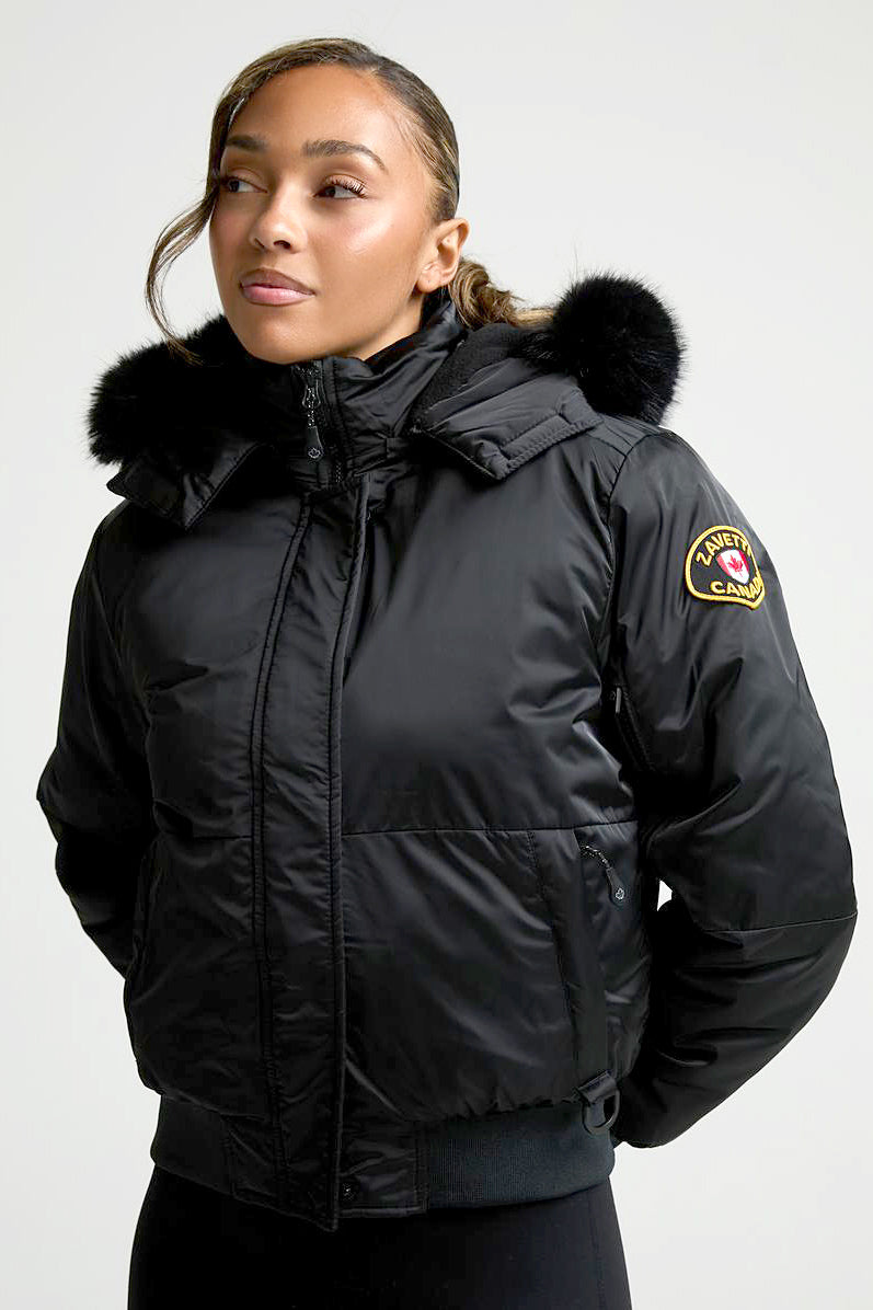 Olivia indossa un bomber imbottito - Black