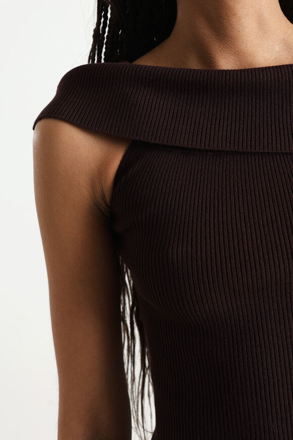 Ribbed off-shoulder crop knit top - brown