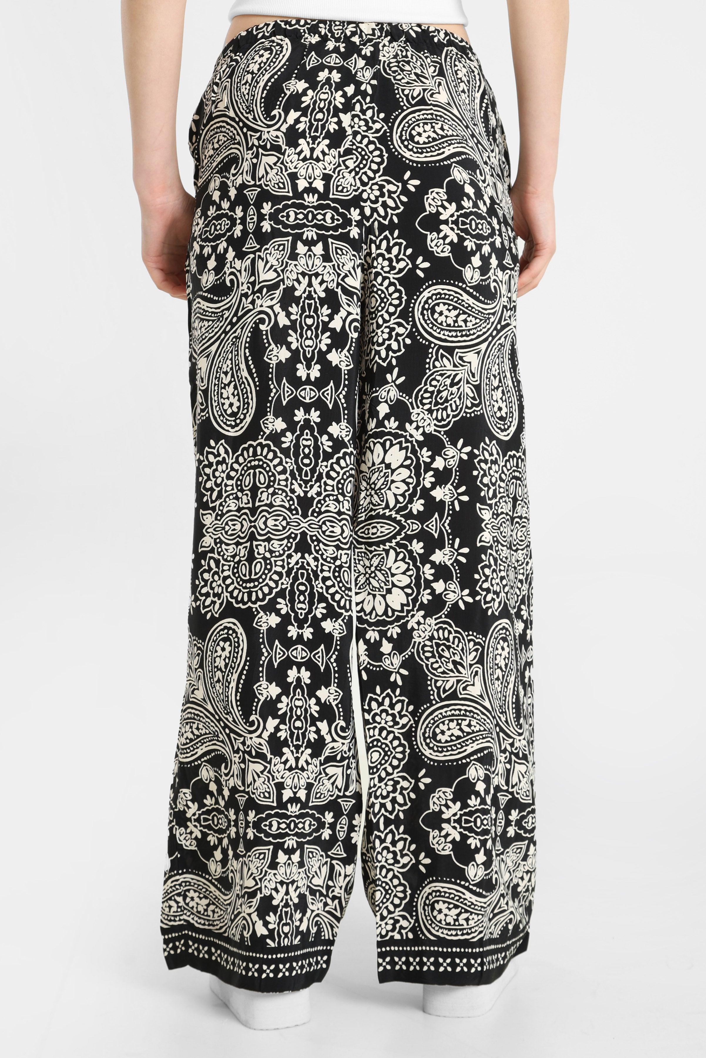 ONLEMZA Stoffhose - Black + Ethnic Paisley