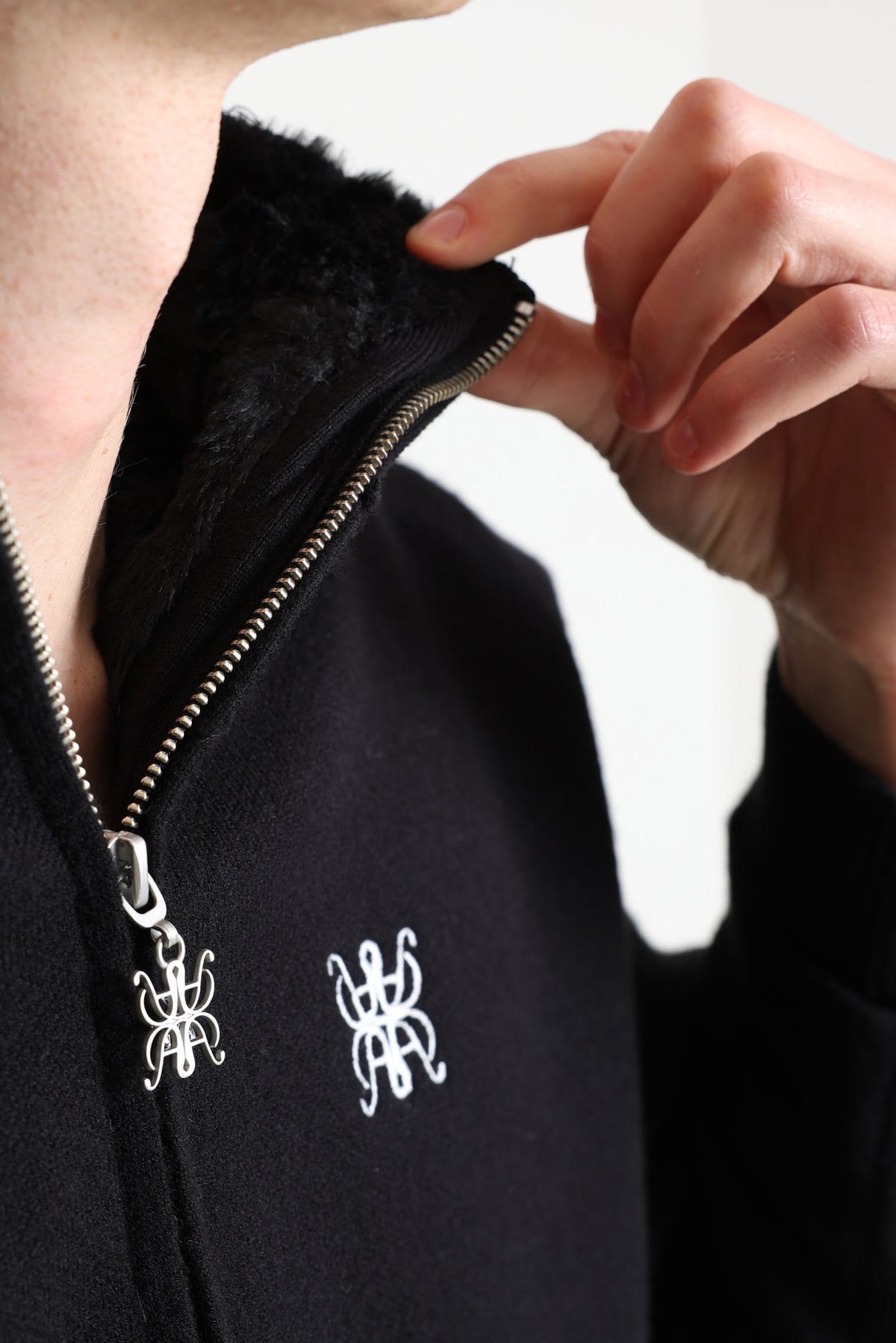 Gefütterte Strickjacke - Schwarz