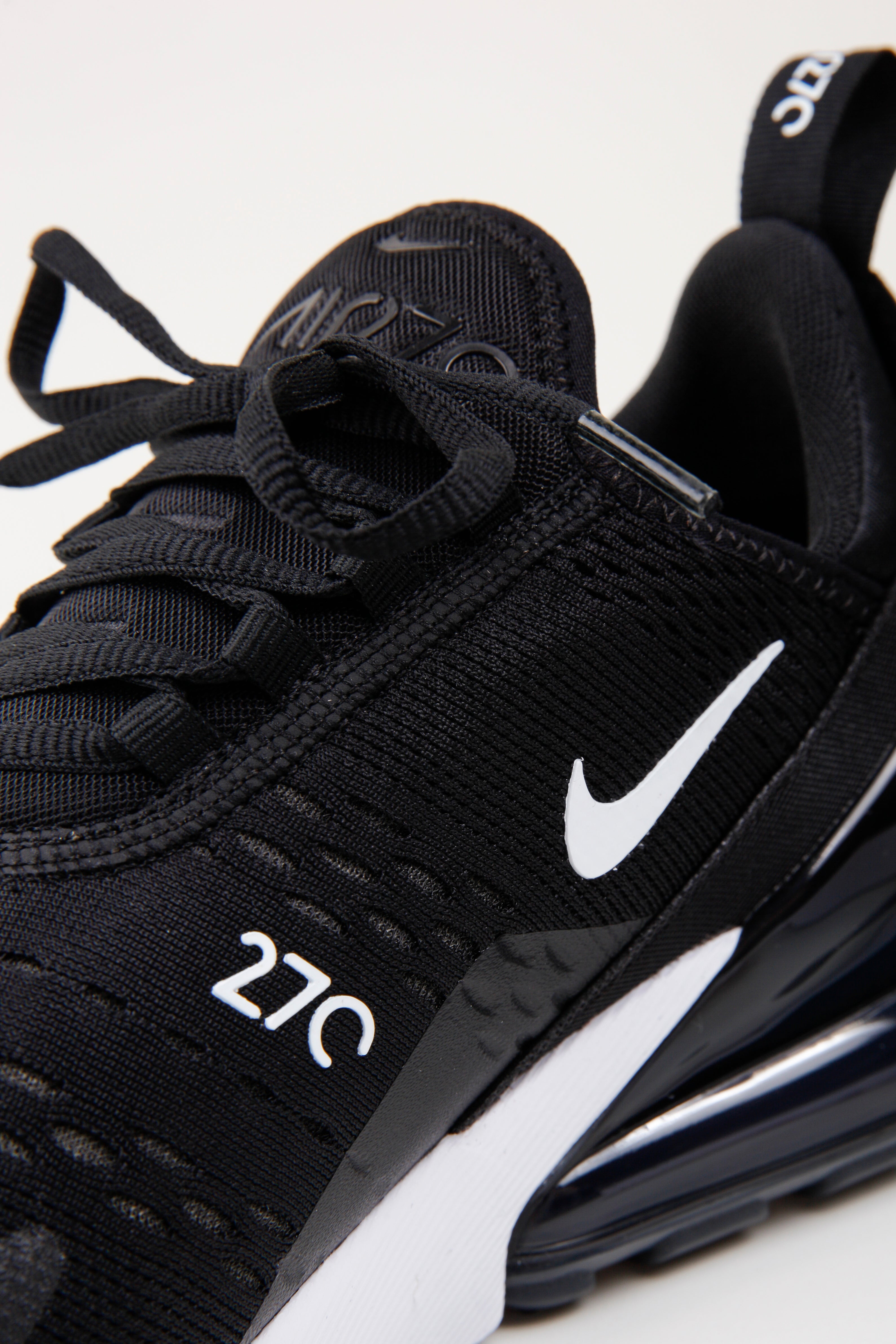 Baskets Air Max 270 - Noir + Blanc + Rouge Solaire