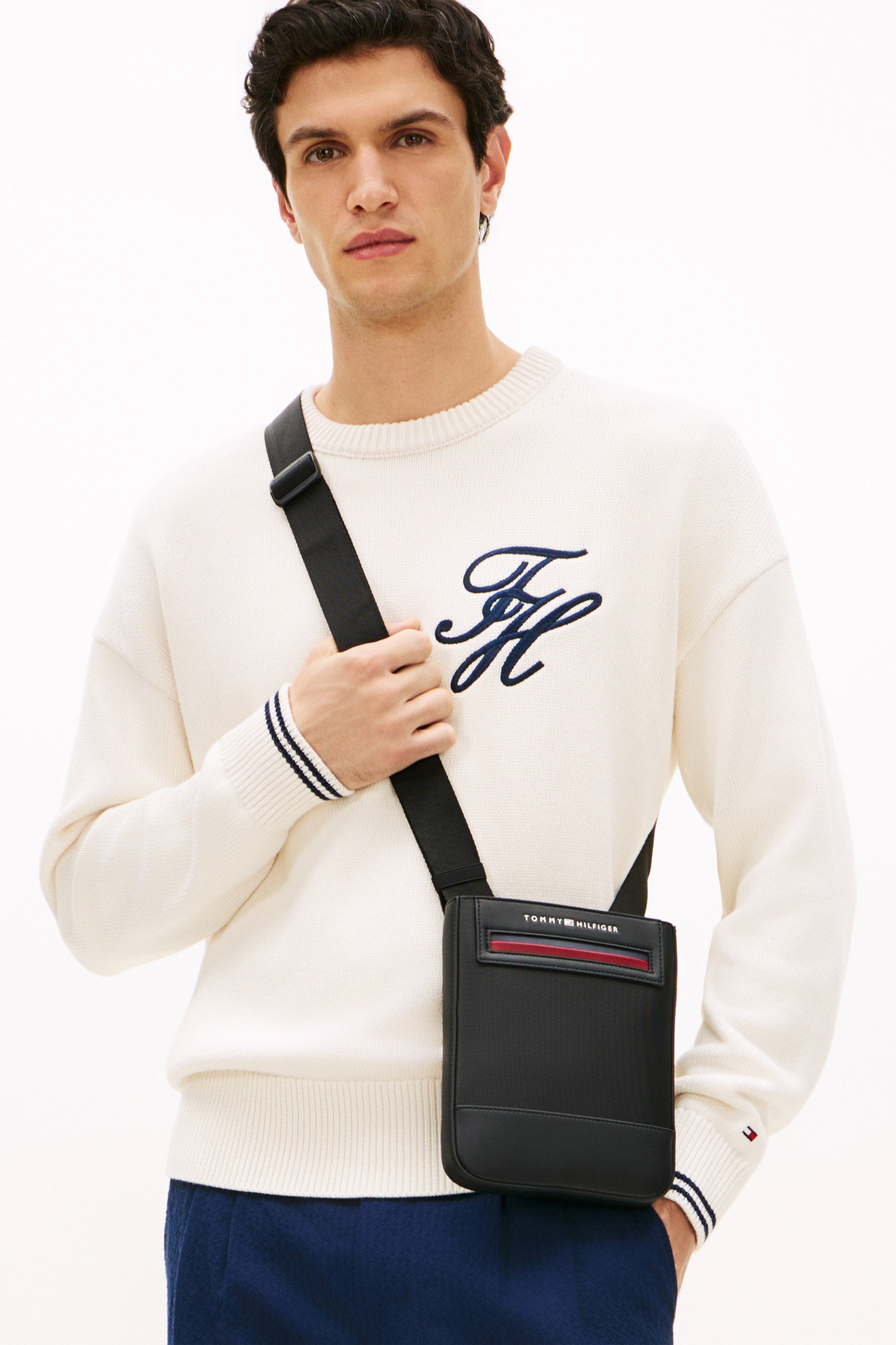 Foundation Umhängetasche - Black