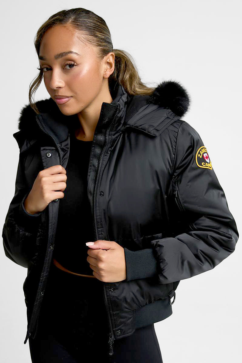 Olivia indossa un bomber imbottito - Black