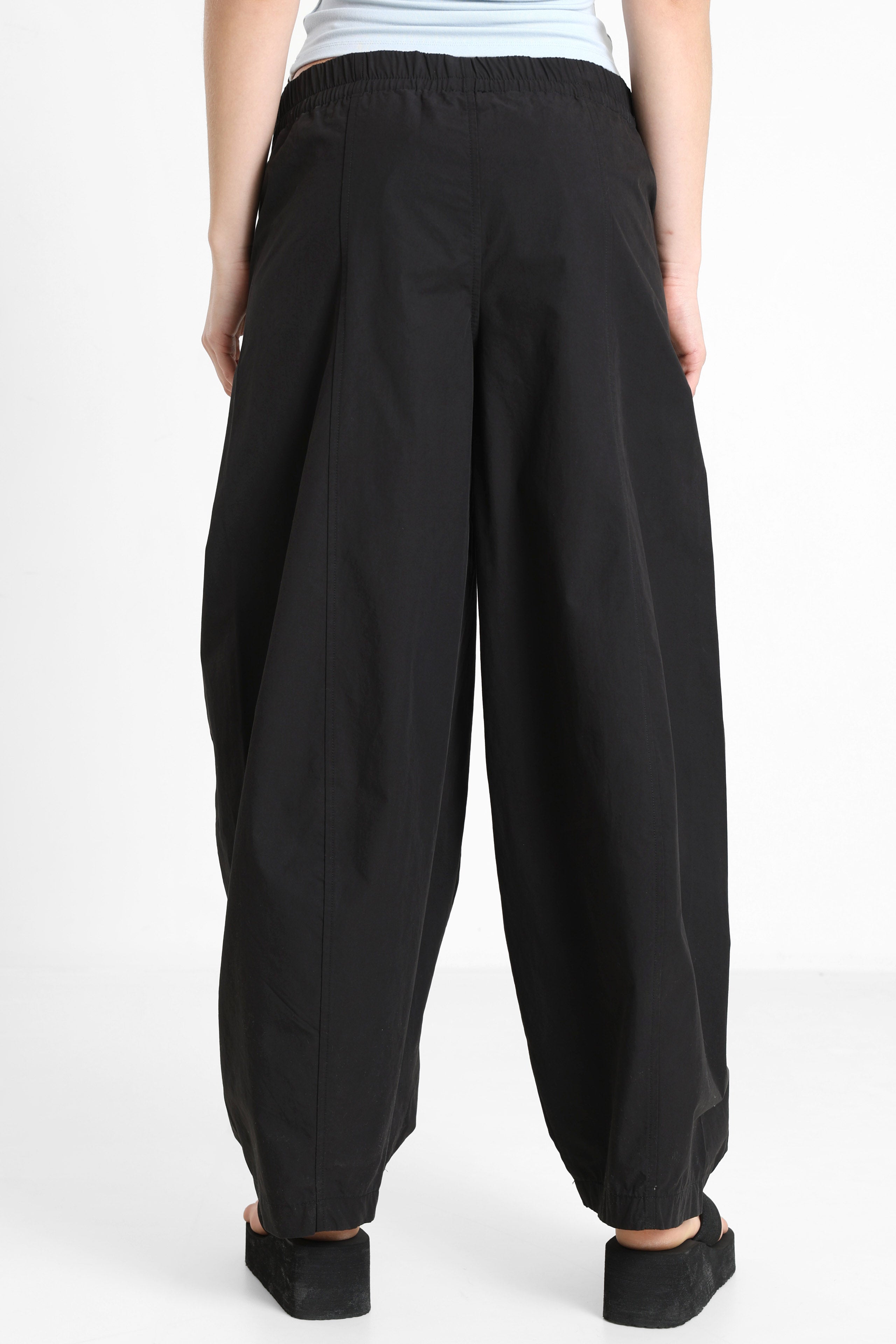 Pantalon barrel fit en tissu - Noir