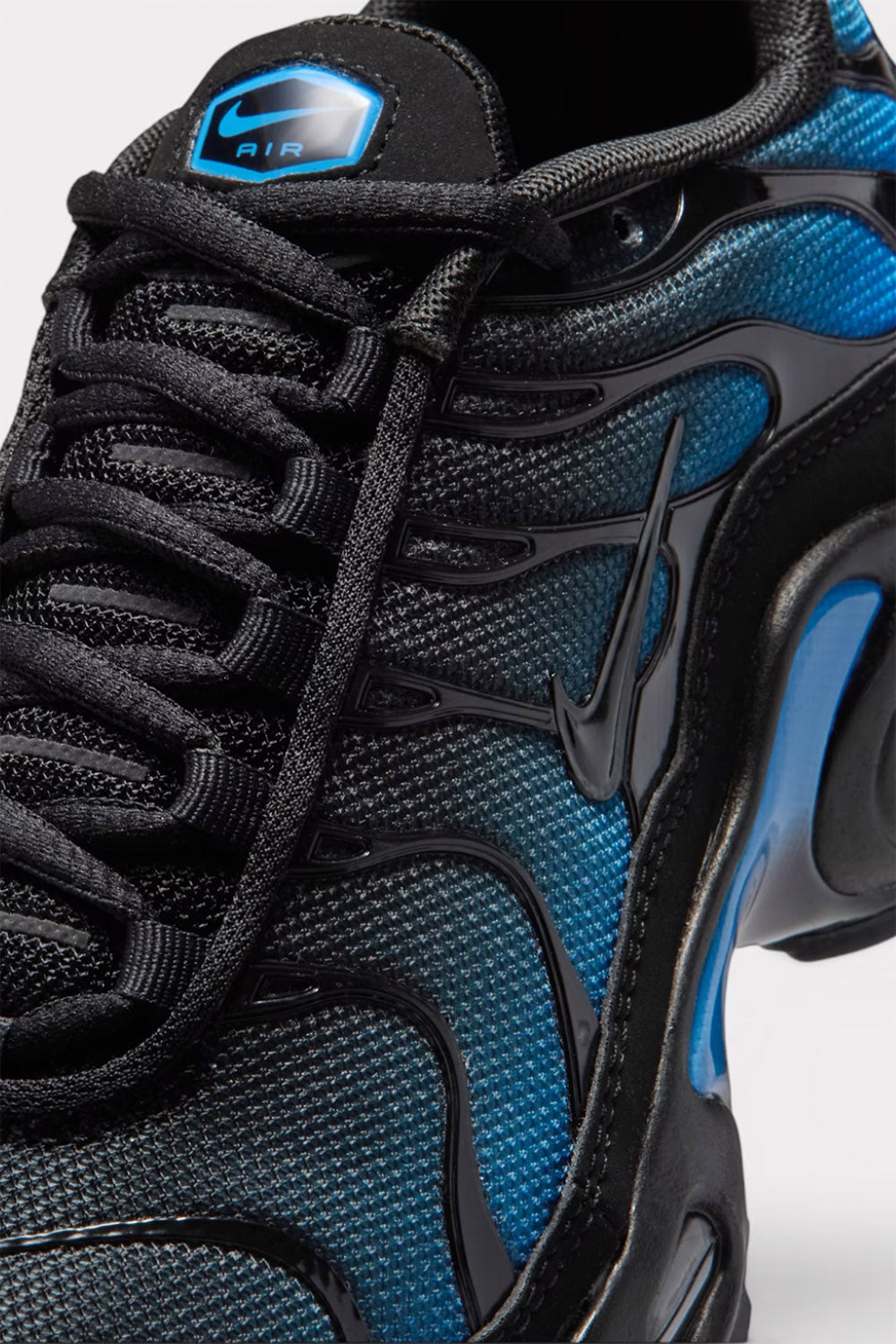 Air Max Plus Sneaker - Black + Blue Crystal