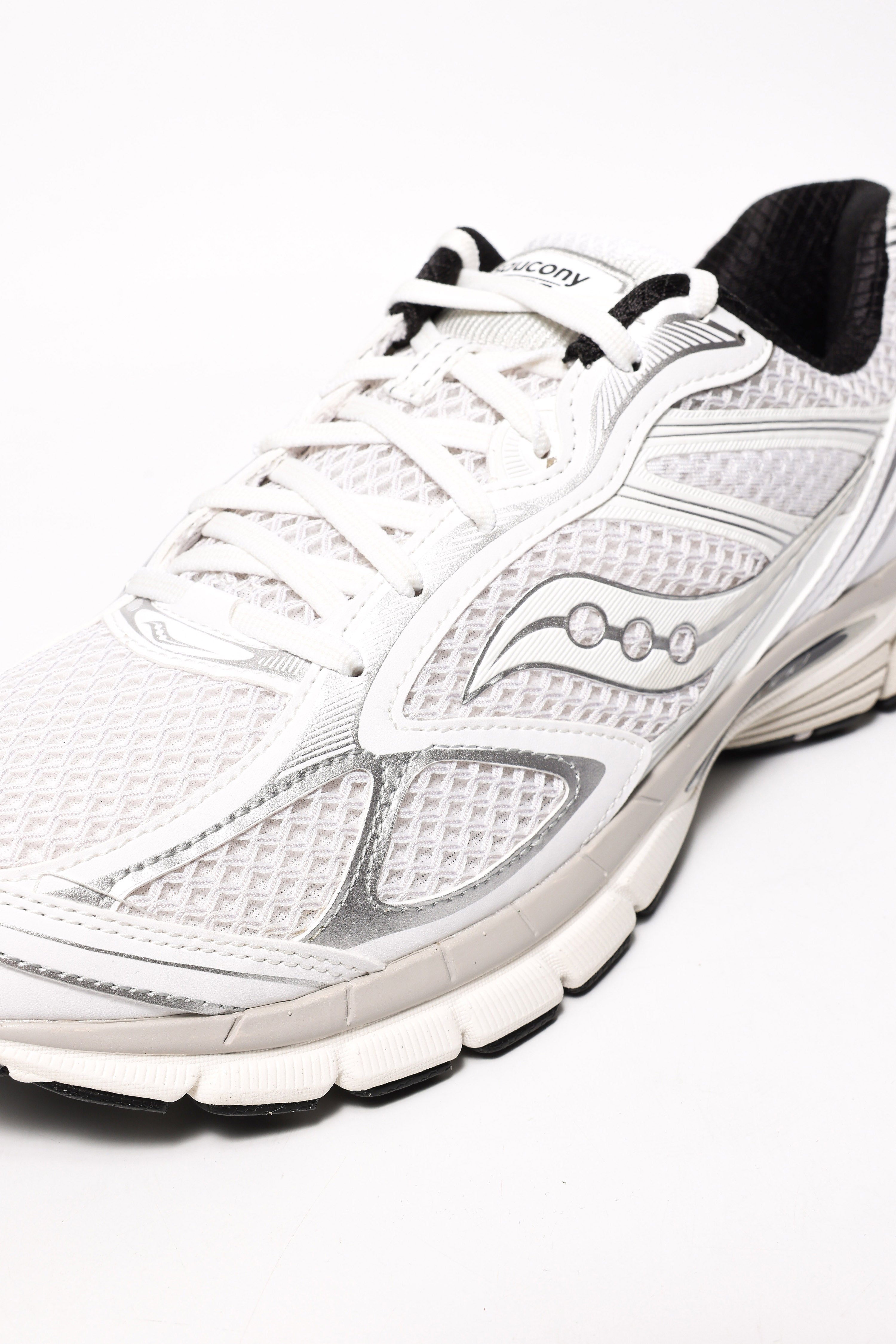 Progrid Guide 7 Sneaker - White + Black