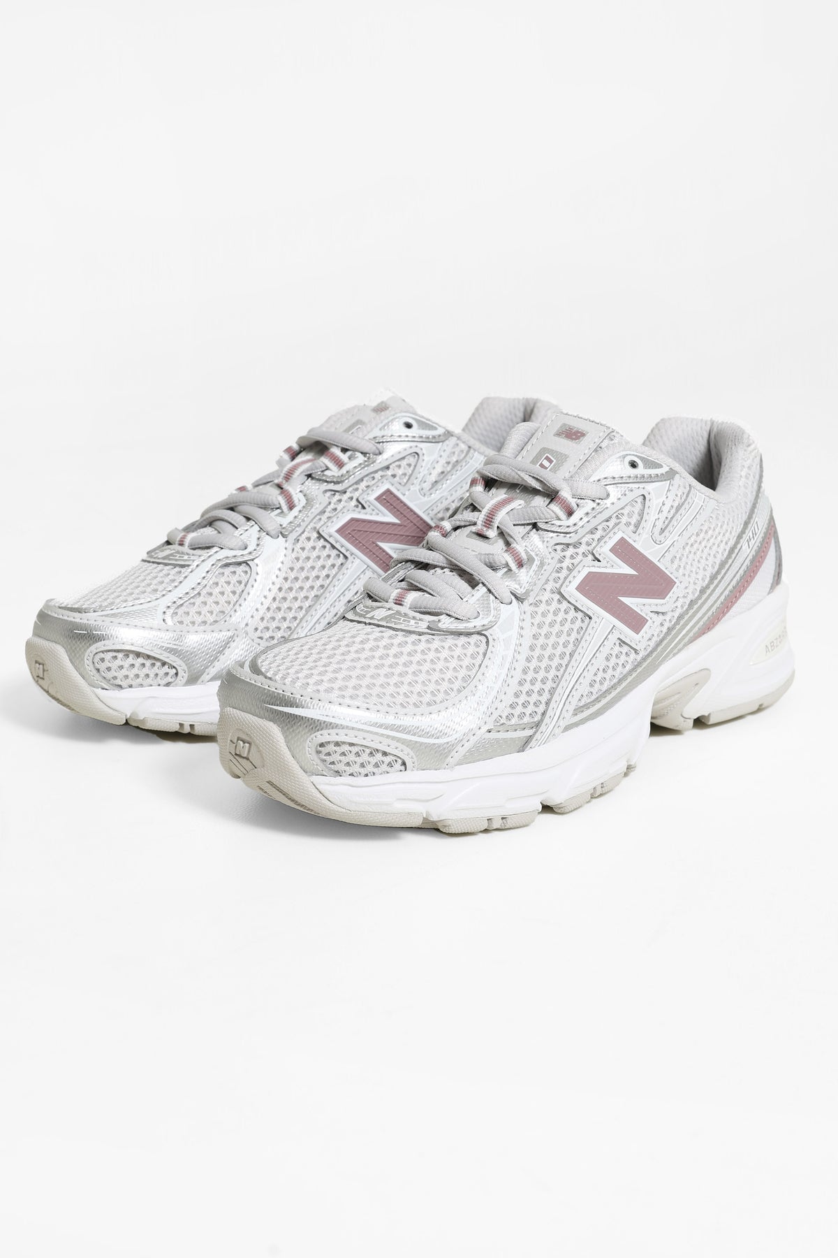 740 Lace Sneaker - Grey Matter + Pebble