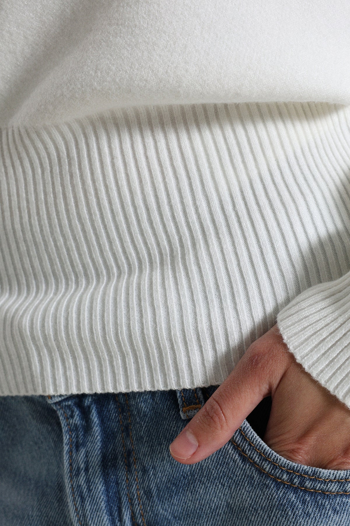 Off-shoulder knitted sweater - Offwhite