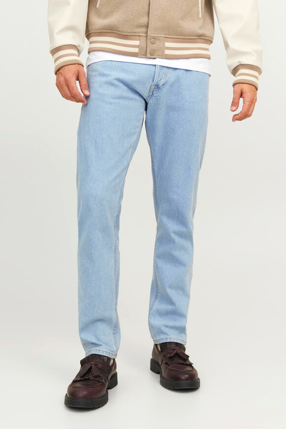 Chris Relaxed Fit Jeans L32 - Light Blue Denim