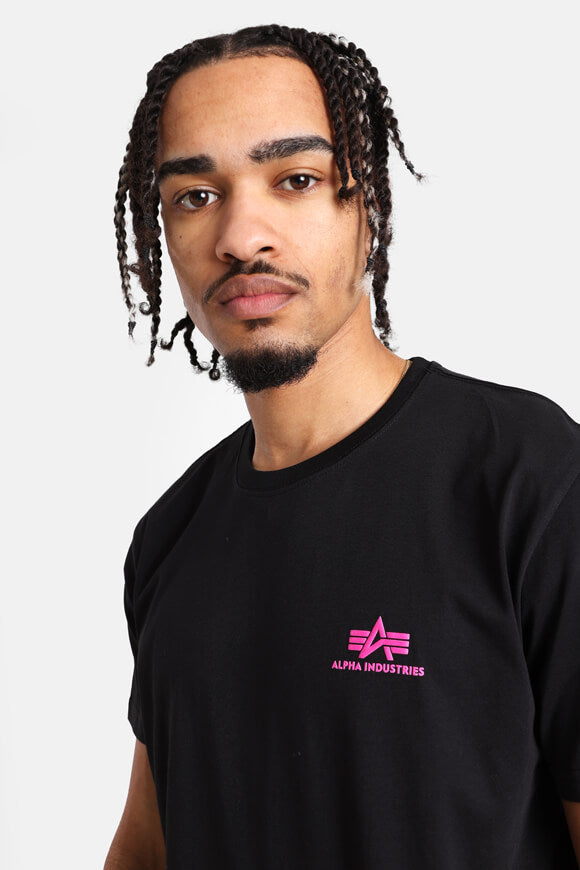 T-Shirt - Black + Magenta