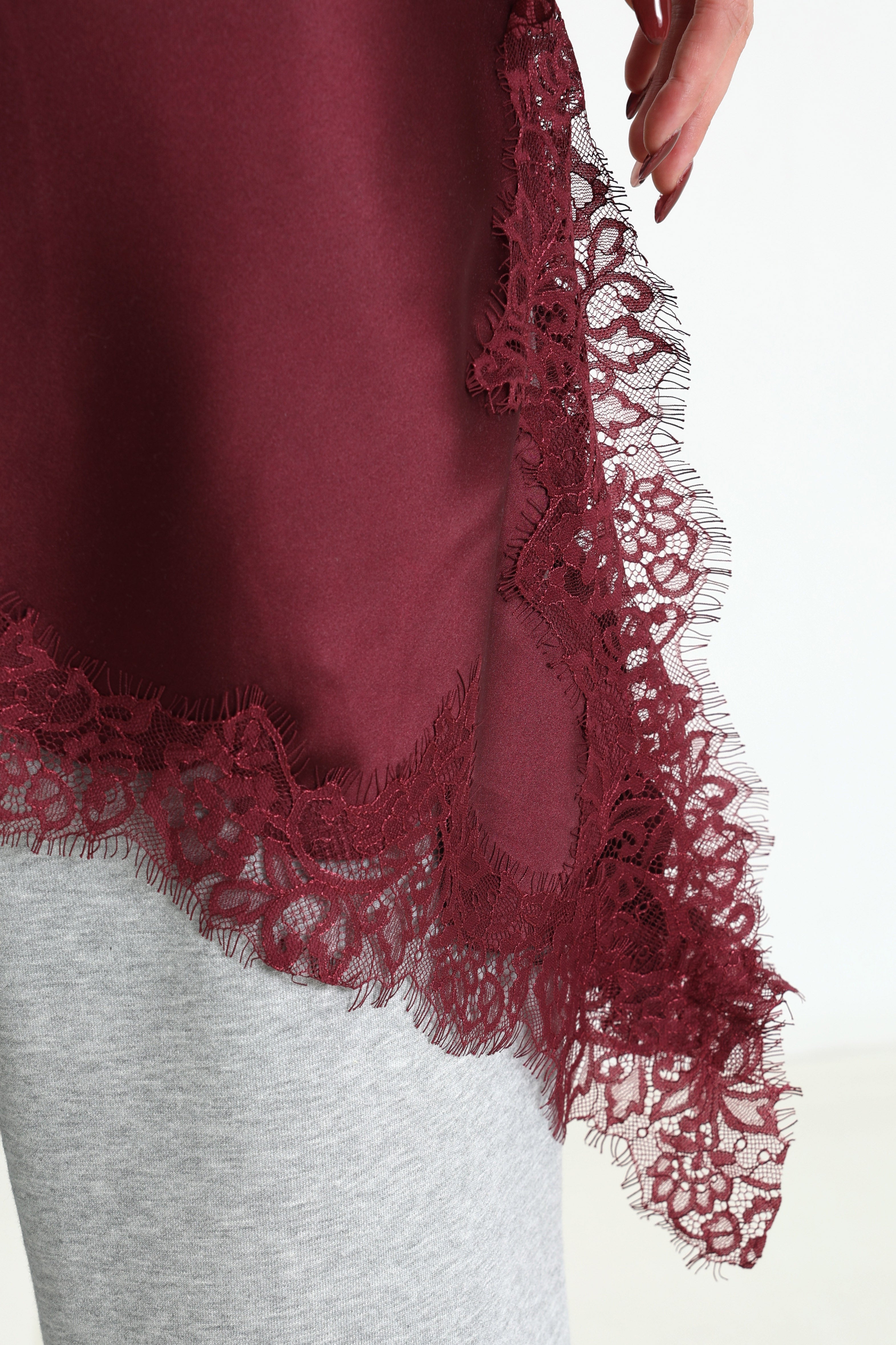 Asymmetrisches Satinkleid - Burgundy