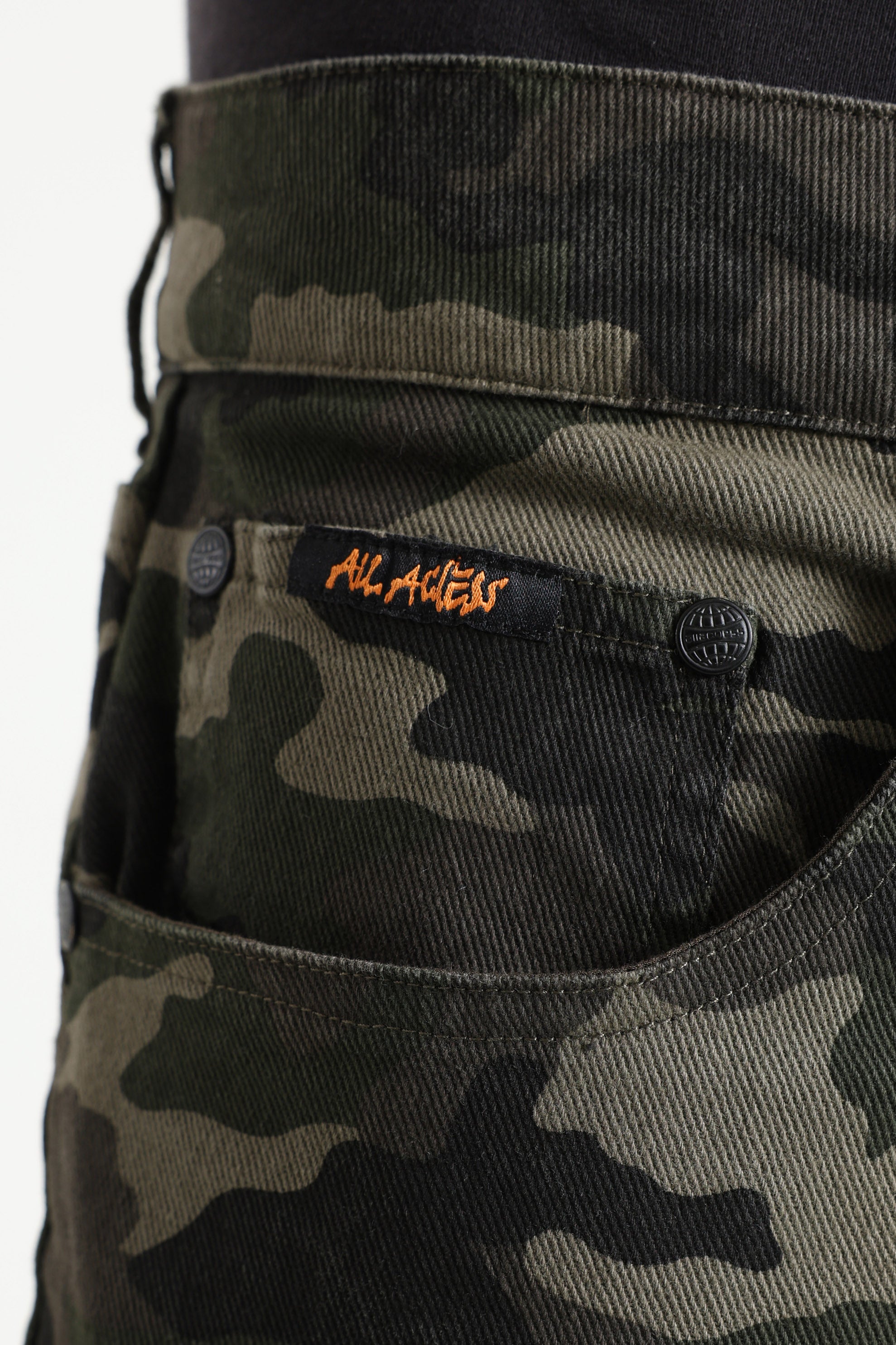 Cargo Bermuda shorts in fabric - Vert Camouflage