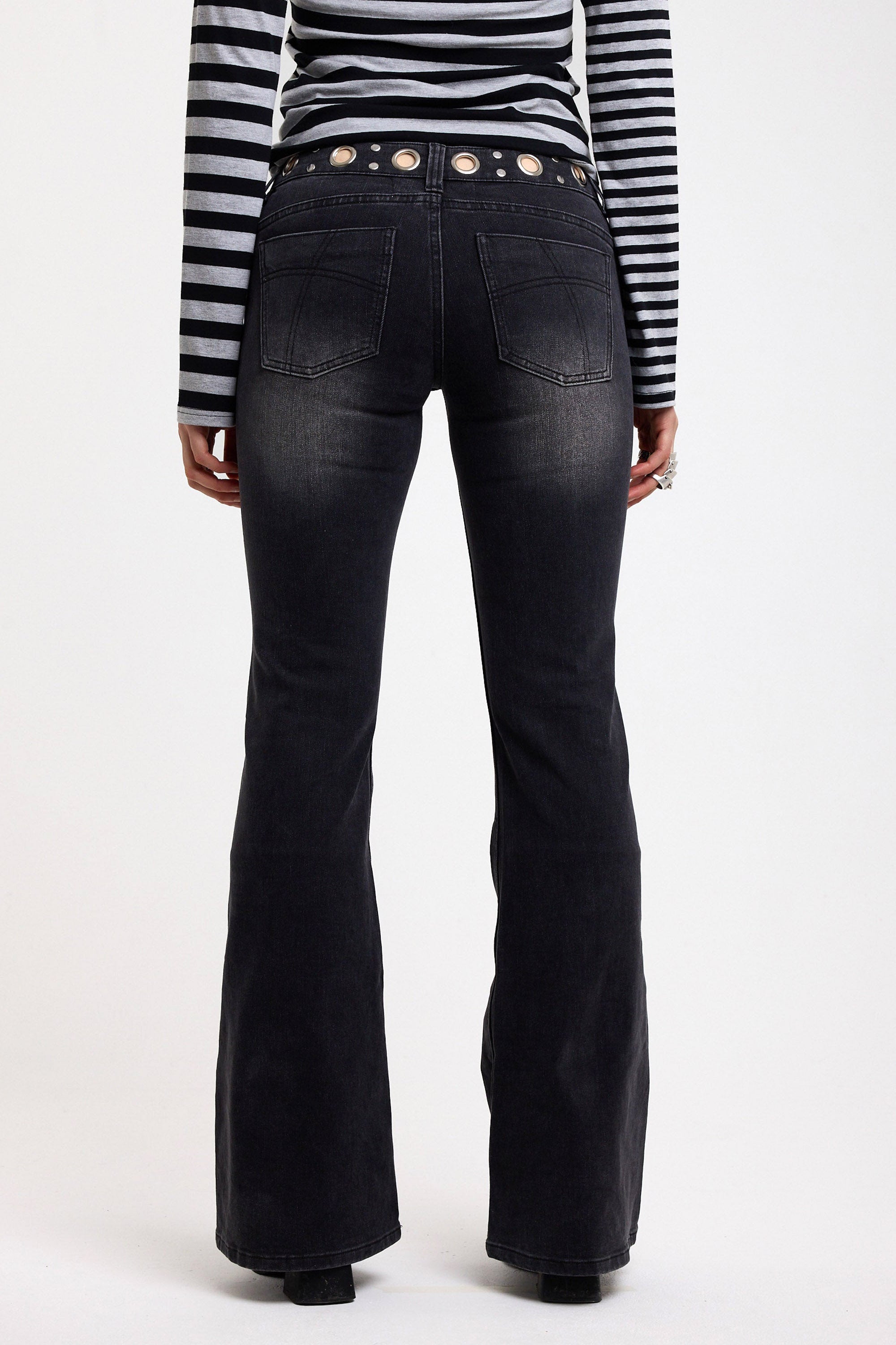 Grade Flare Jeans mit Nieten - Charcoal
