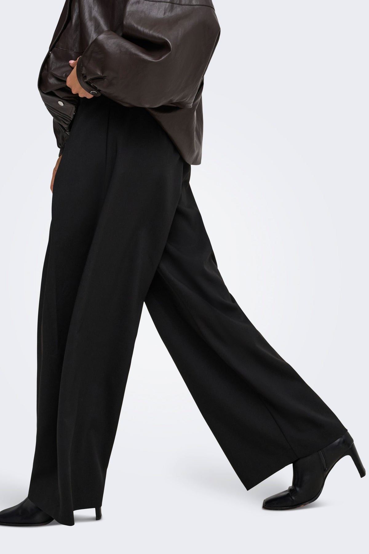 ONLYASMINE barrel fit trousers in L32 fabric - Black