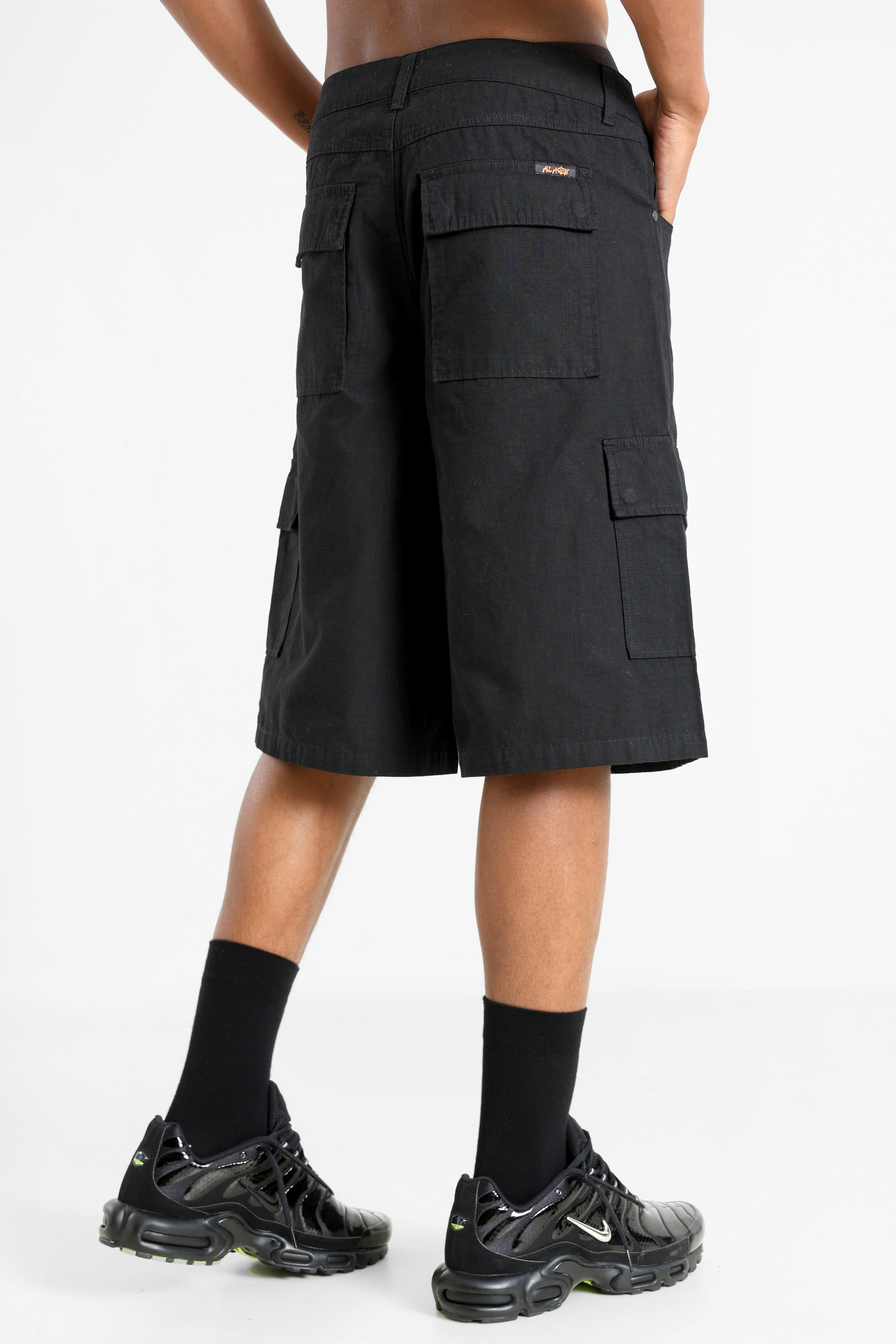 Cargo Bermuda shorts in fabric - Black
