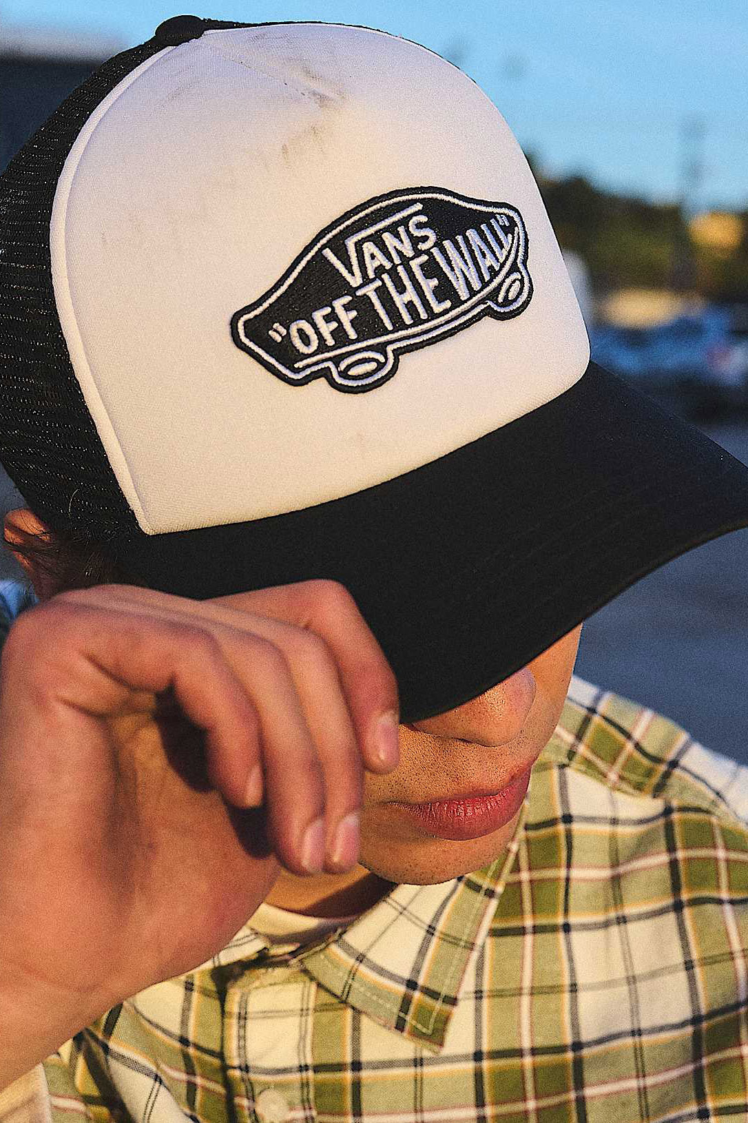 Trucker Cap / Snapback - Black + White