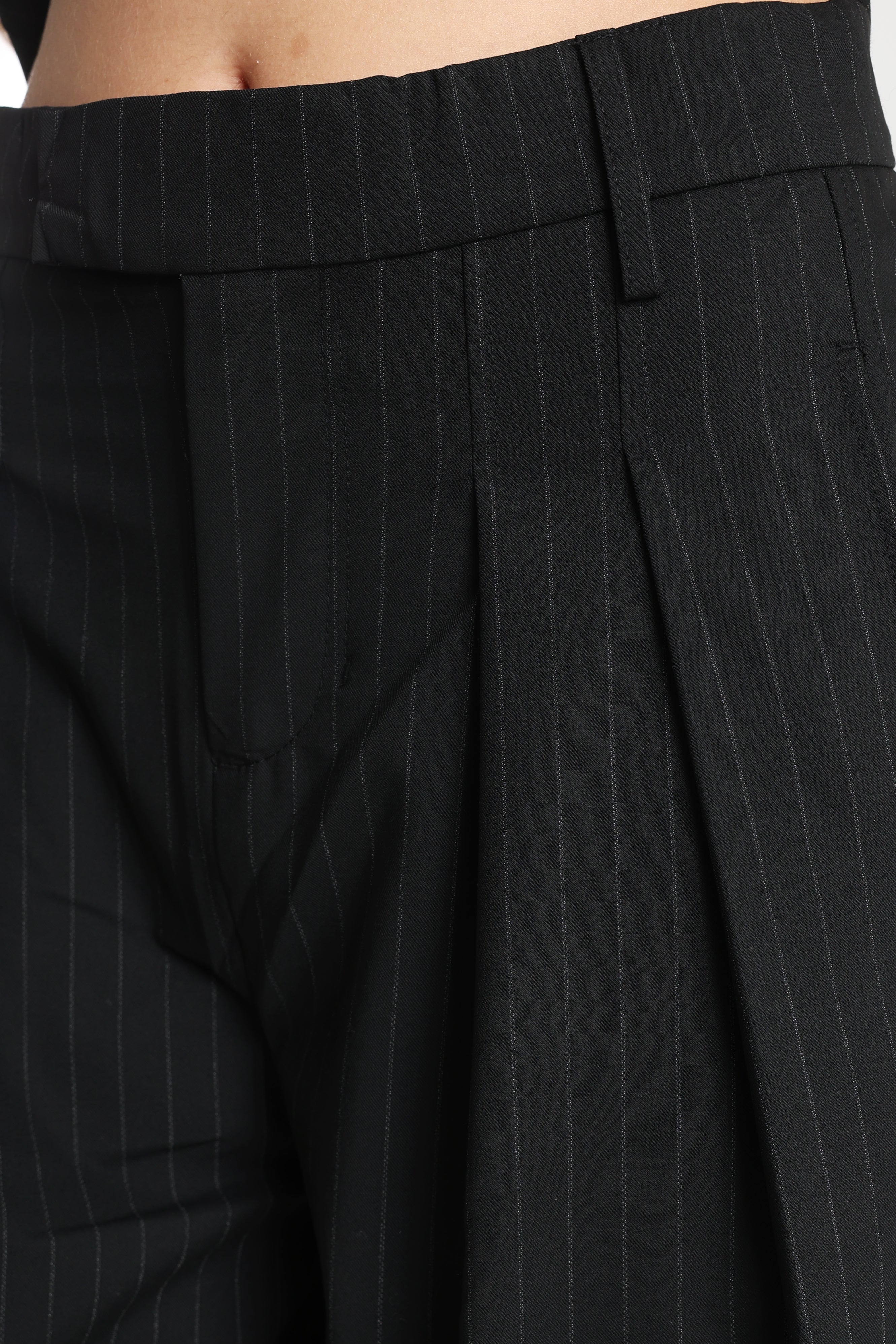 Barrel fit trousers in fabric - Black