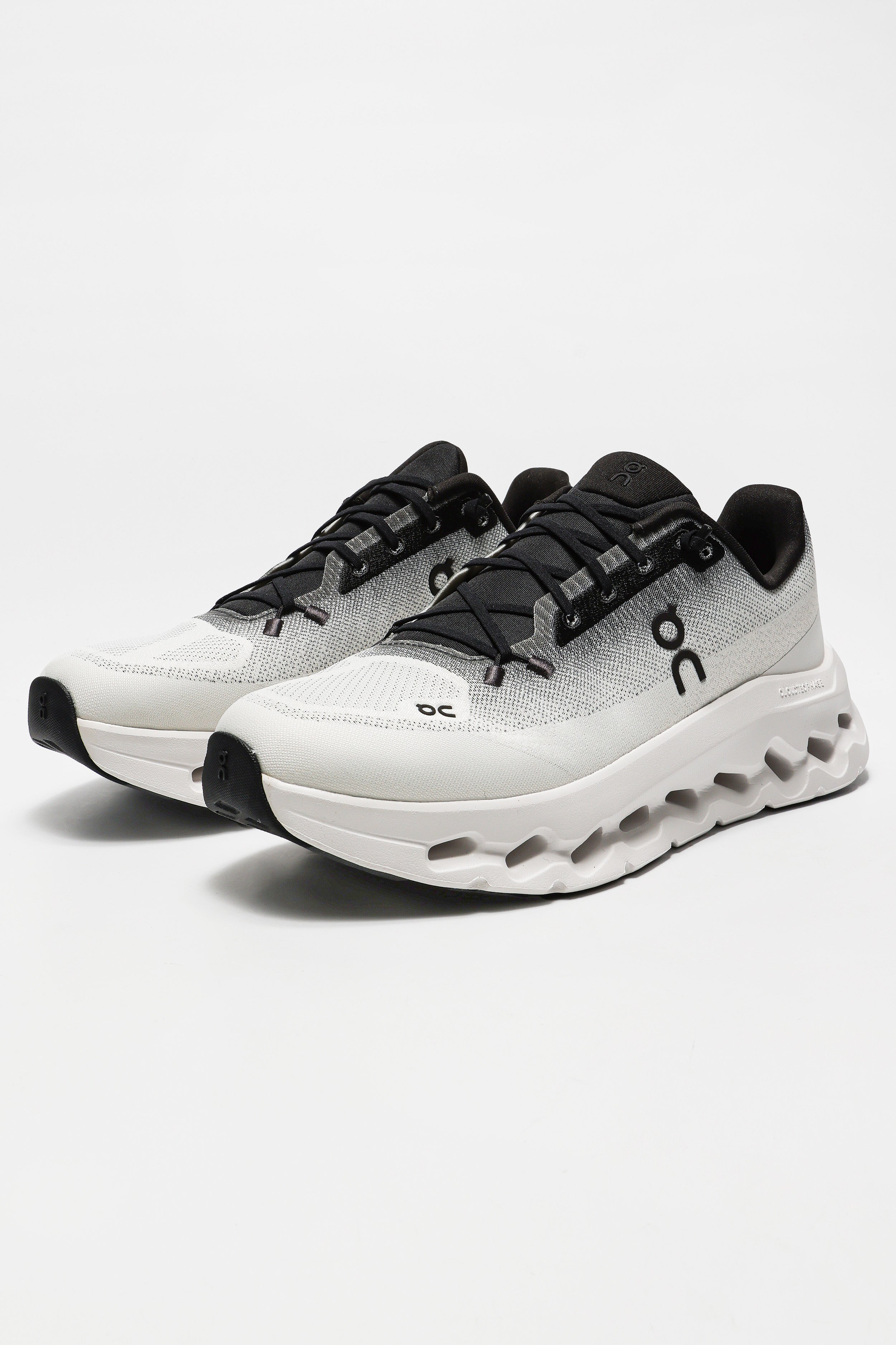 Cloudtilt sneakers - Black + Ivory