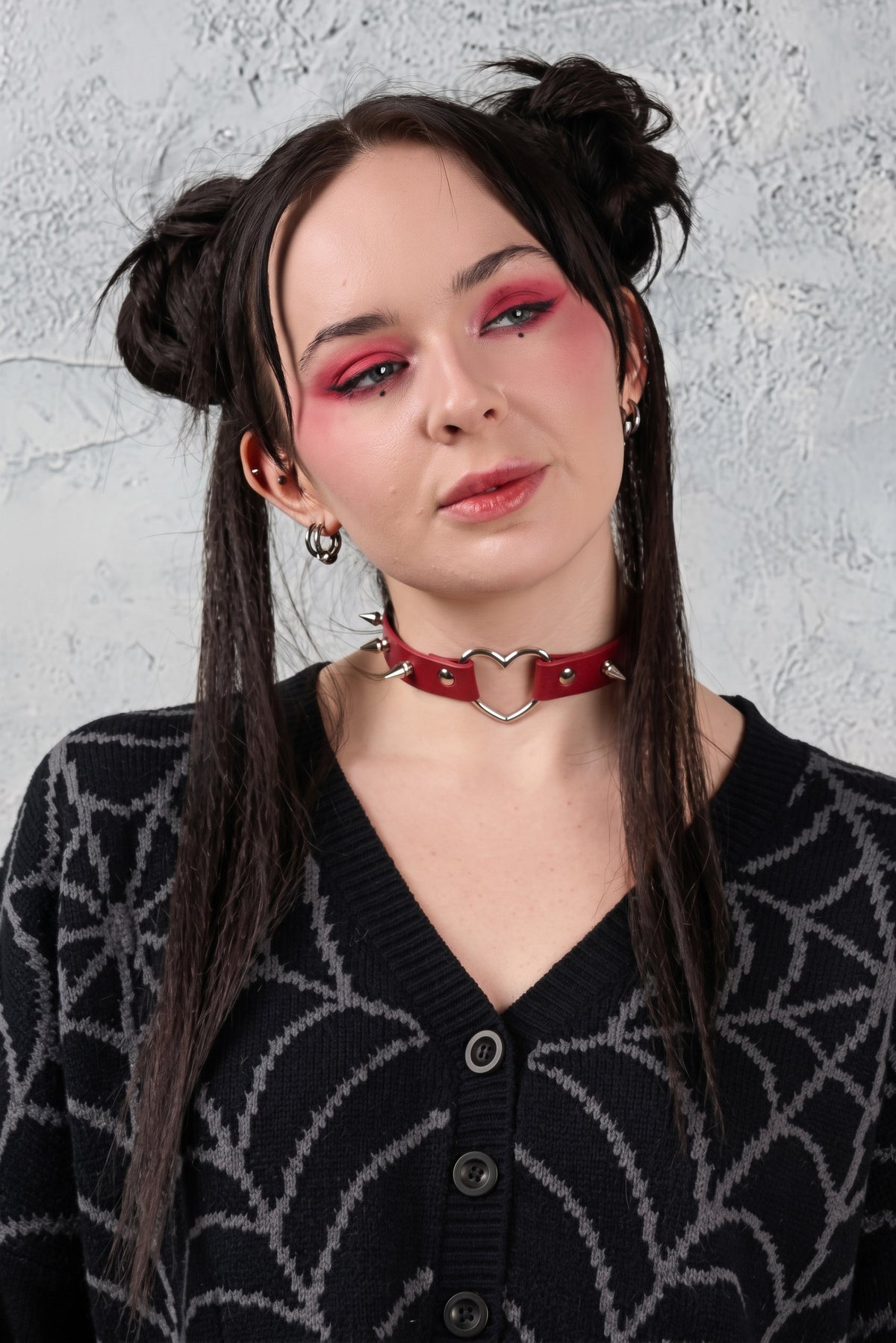 Collana choker Saki Heart con borchie