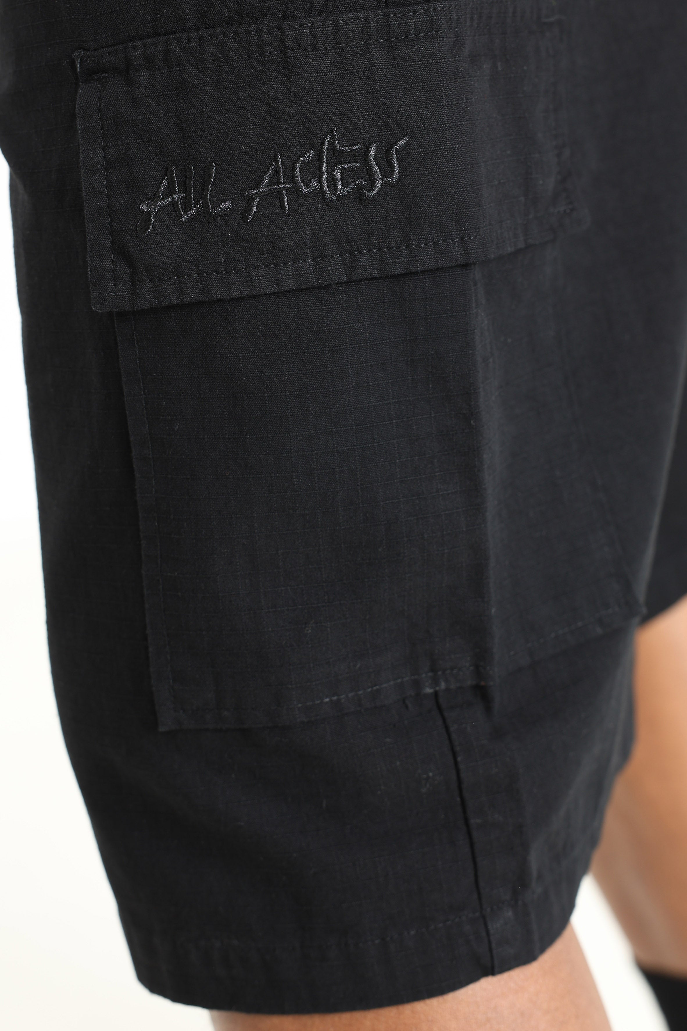 Cargo Bermuda shorts in fabric - Black