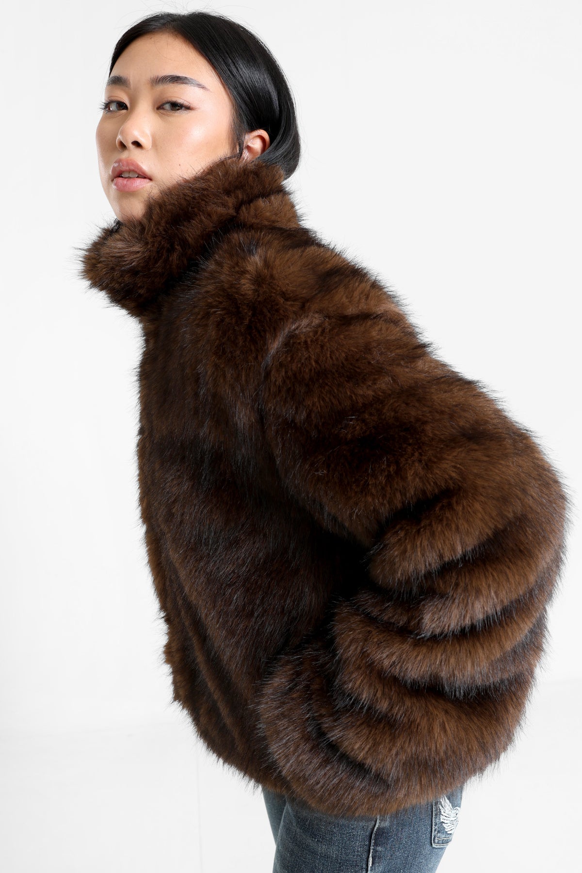 Cappotto corto in pelliccia sintetica - Brun